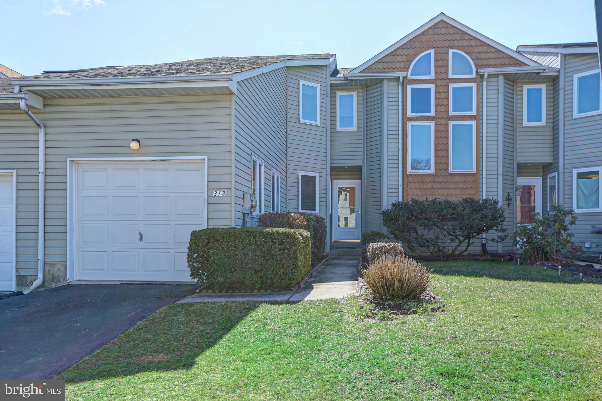 COUNTRY PLACE - Residential