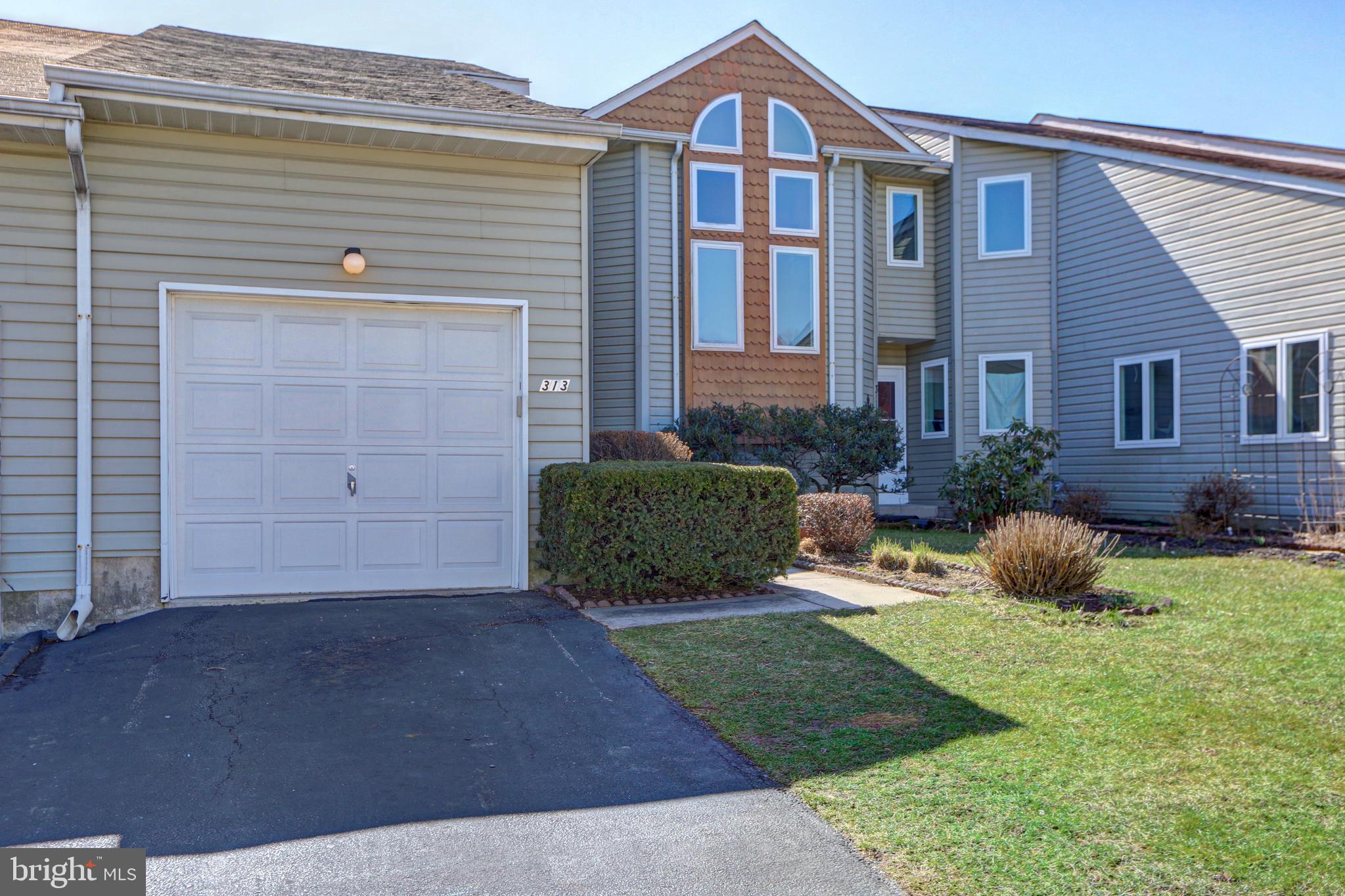 COUNTRY PLACE - Residential