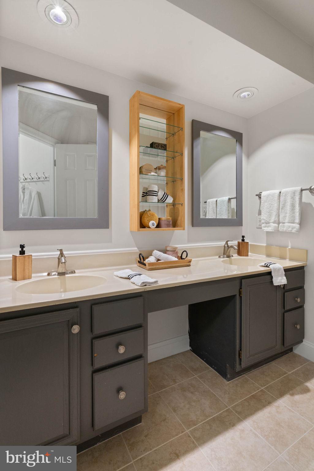 FAIRFAX STATION - Residential