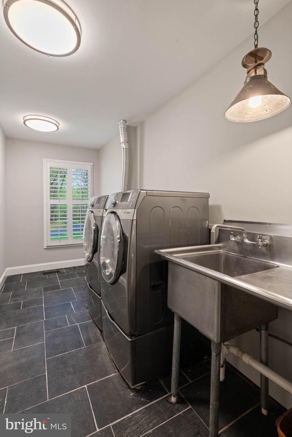 FAIRFAX STATION - Residential