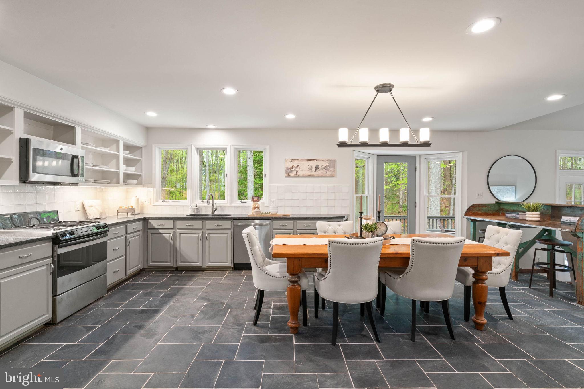 FAIRFAX STATION - Residential