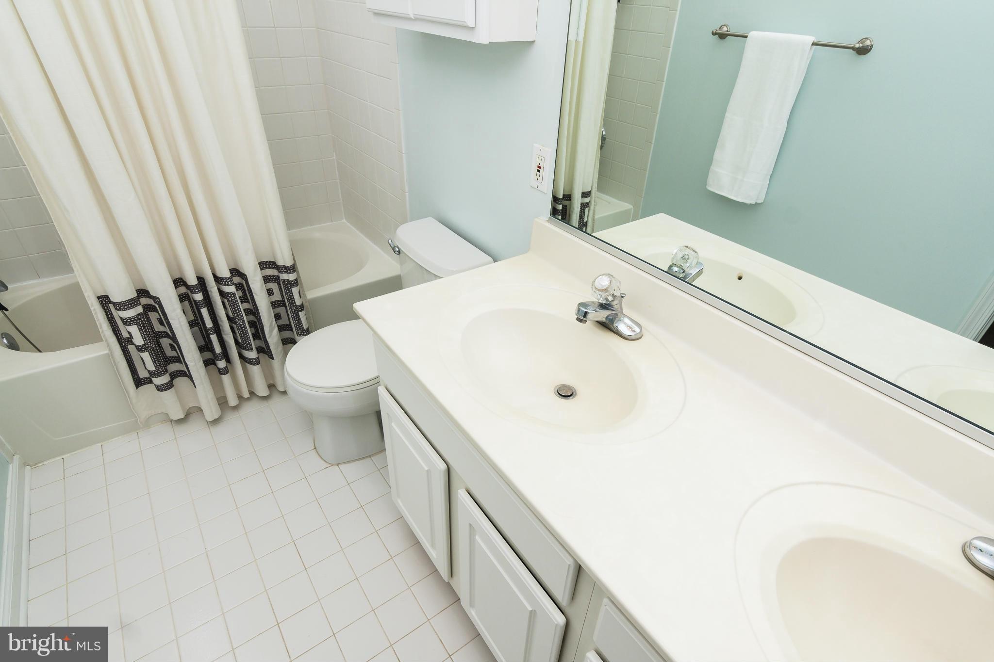 SIGNATURE AT BROADLANDS - Residential