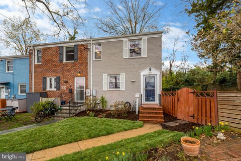 32 ANCELL STREET ALEXANDRIA VA 22305