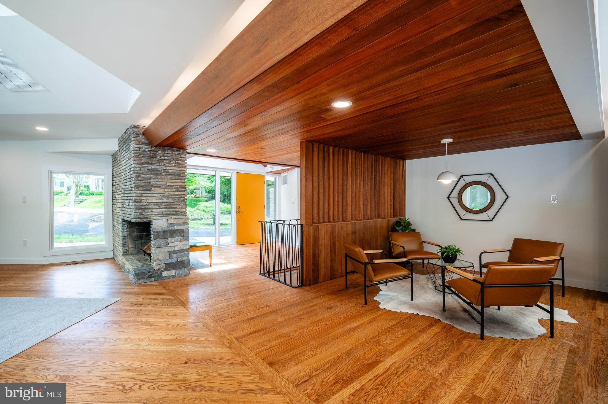 TULIP HILL - Residential