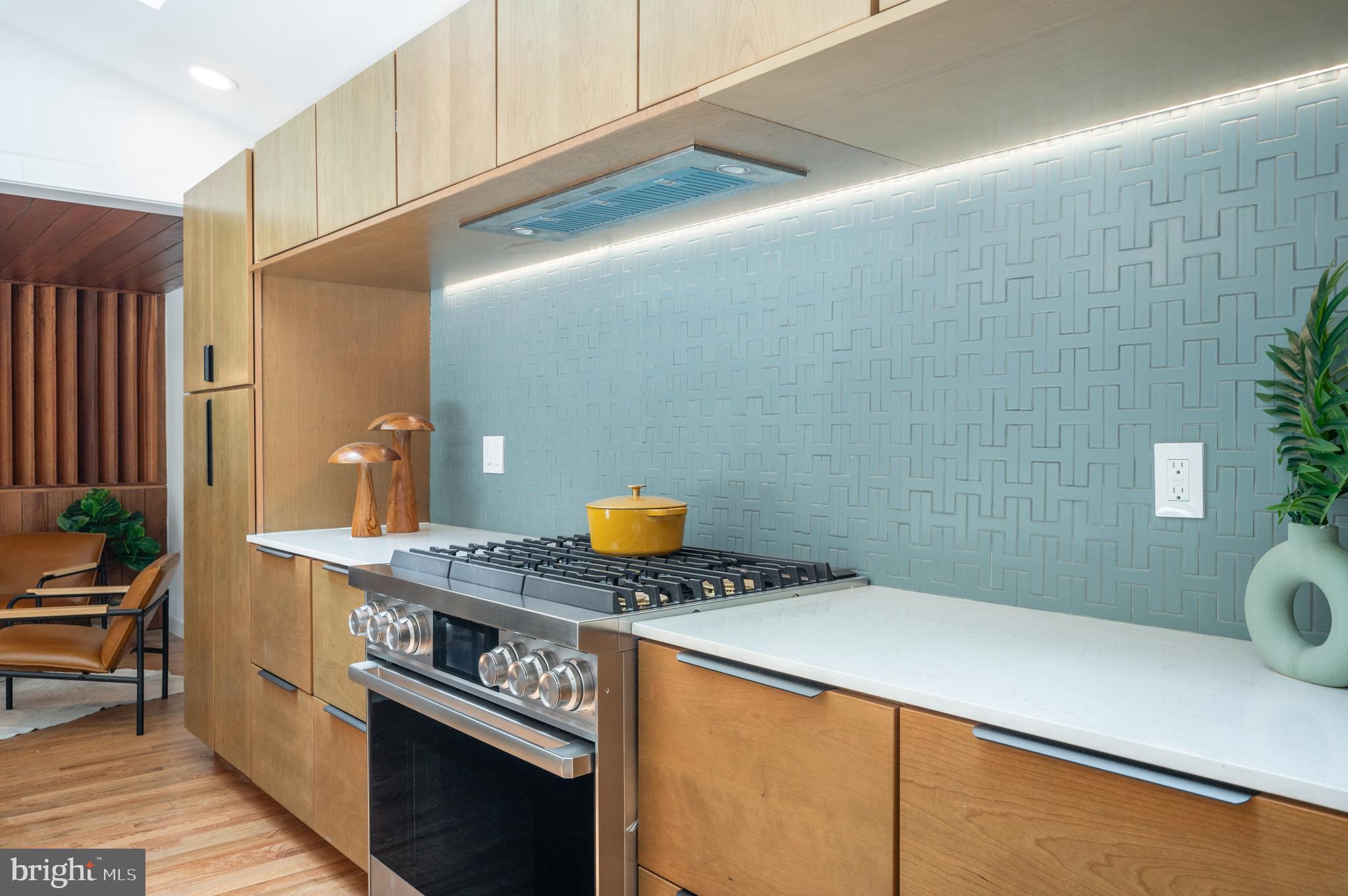 TULIP HILL - Residential