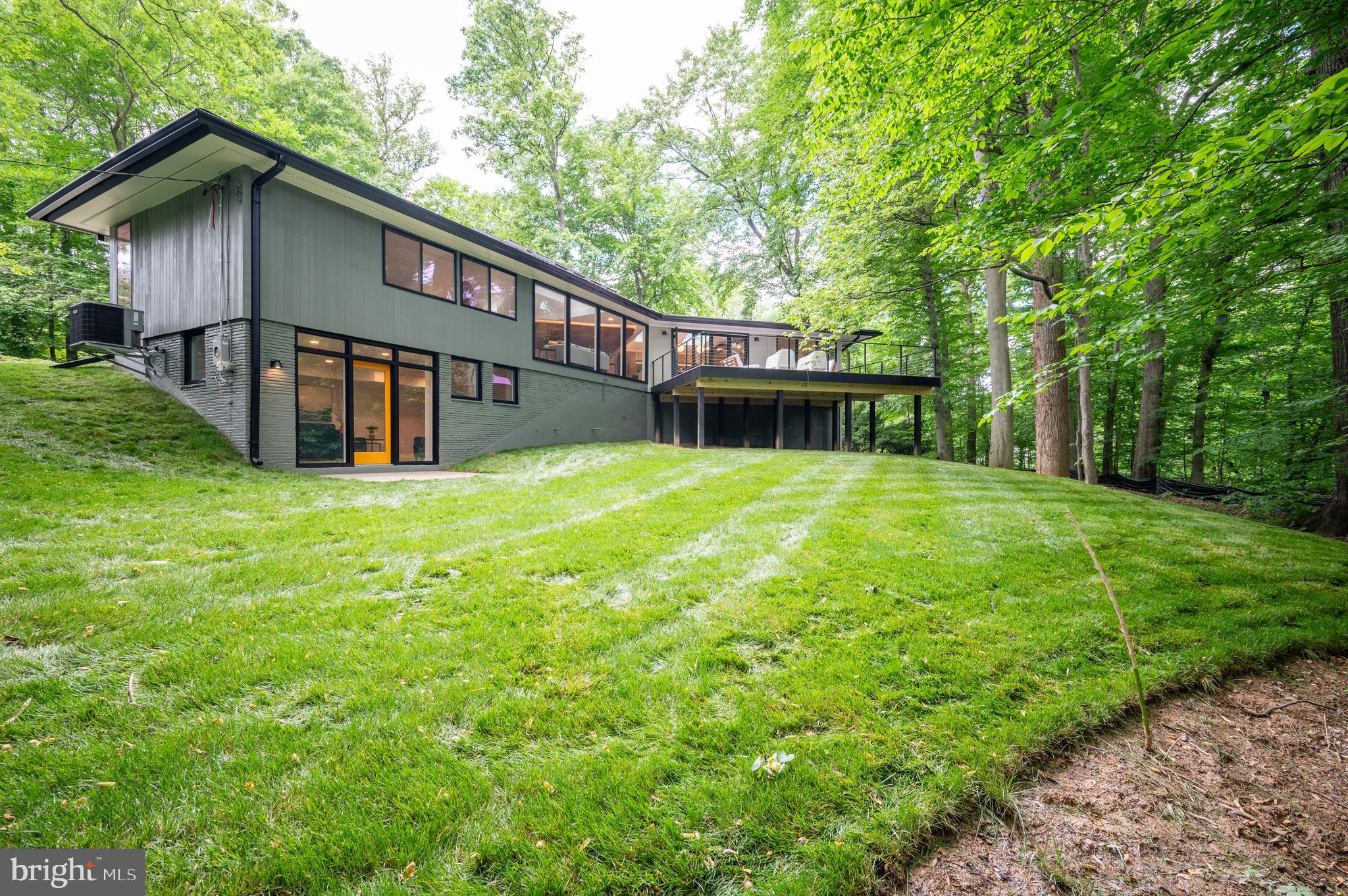 TULIP HILL - Residential