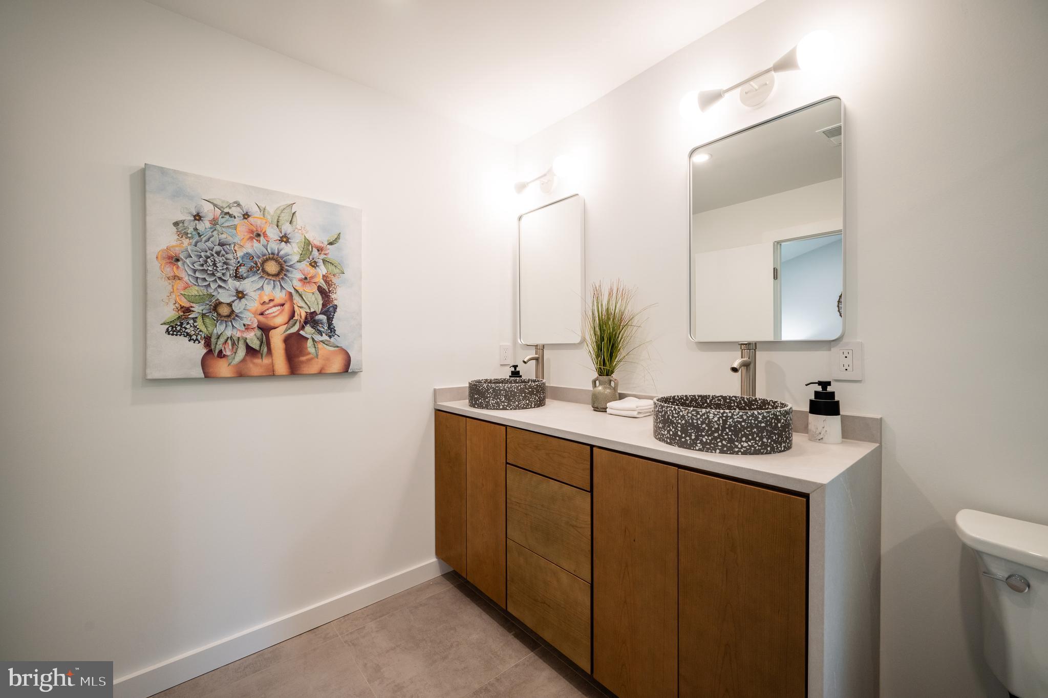 TULIP HILL - Residential