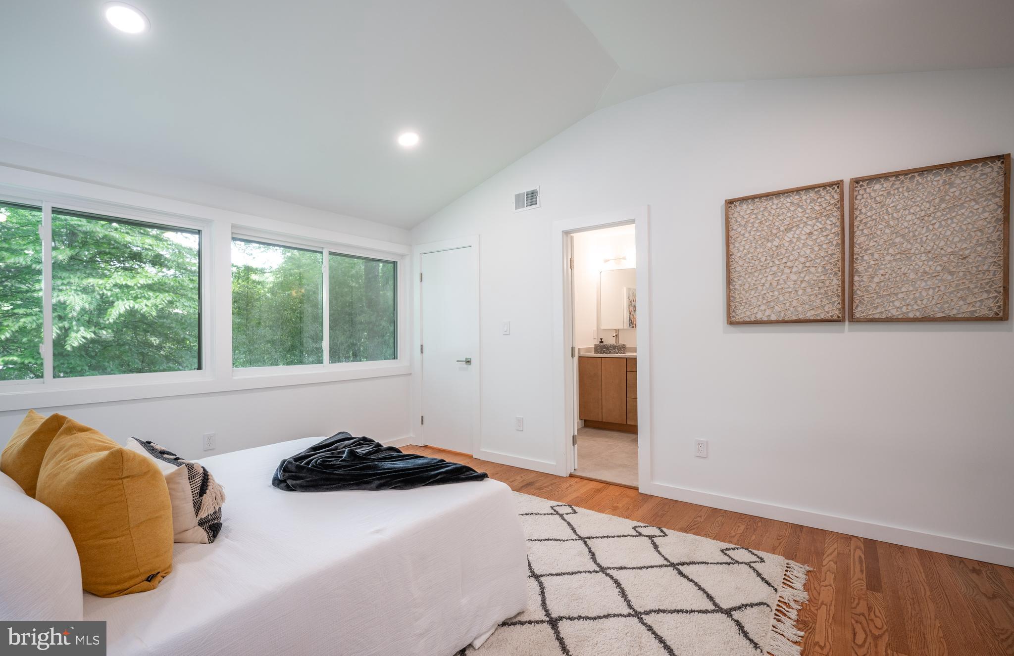 TULIP HILL - Residential