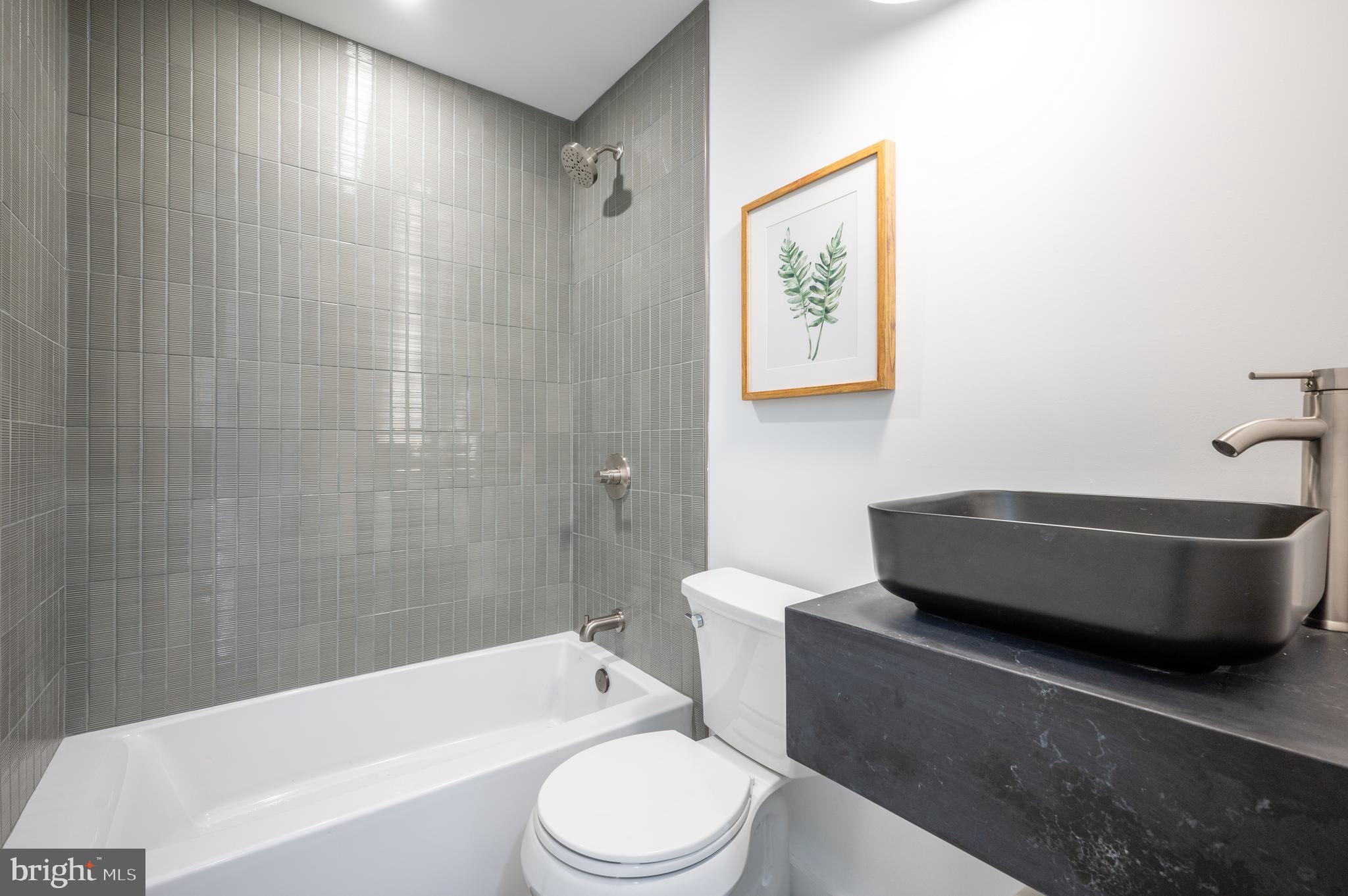 TULIP HILL - Residential