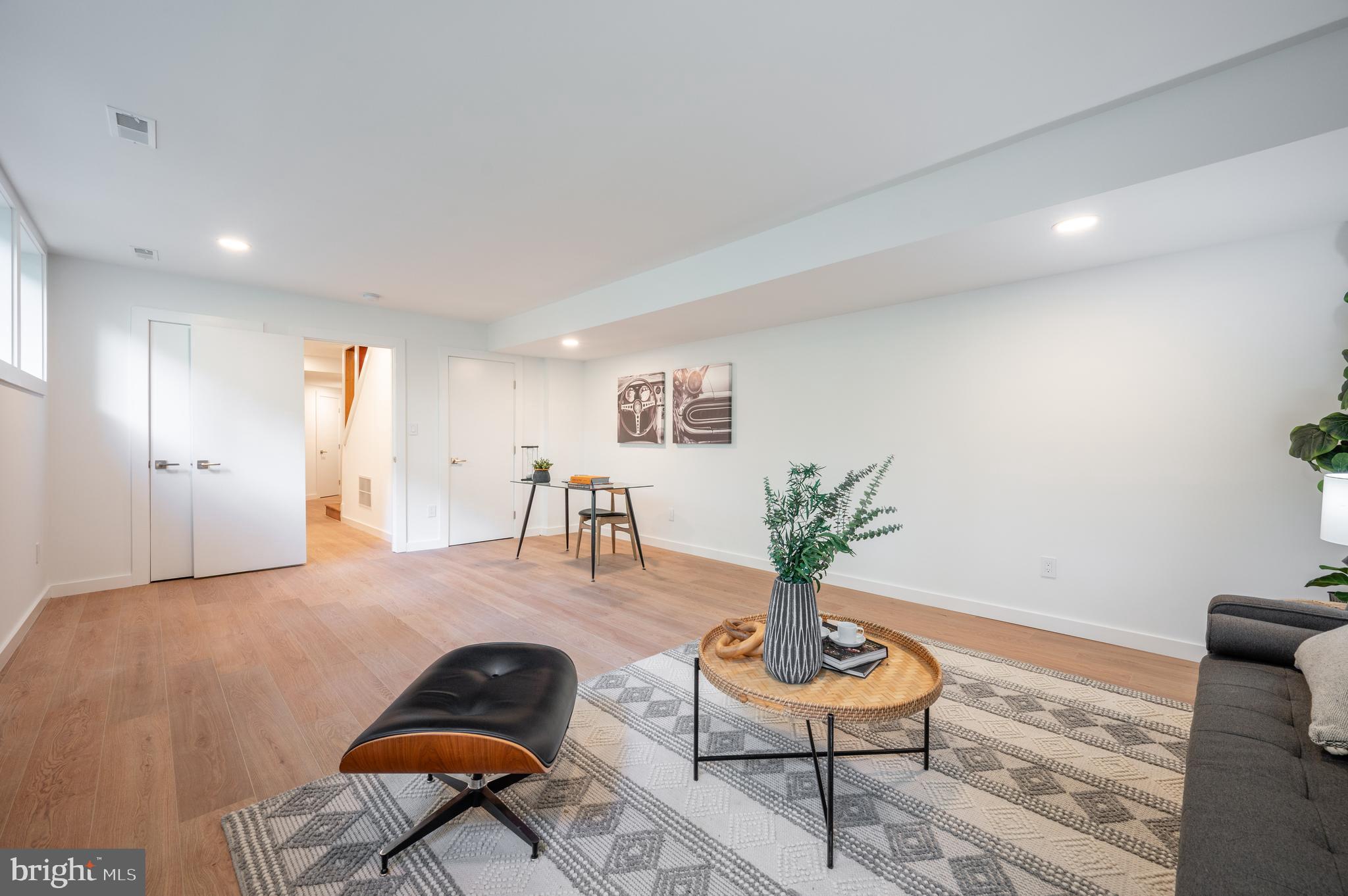 TULIP HILL - Residential