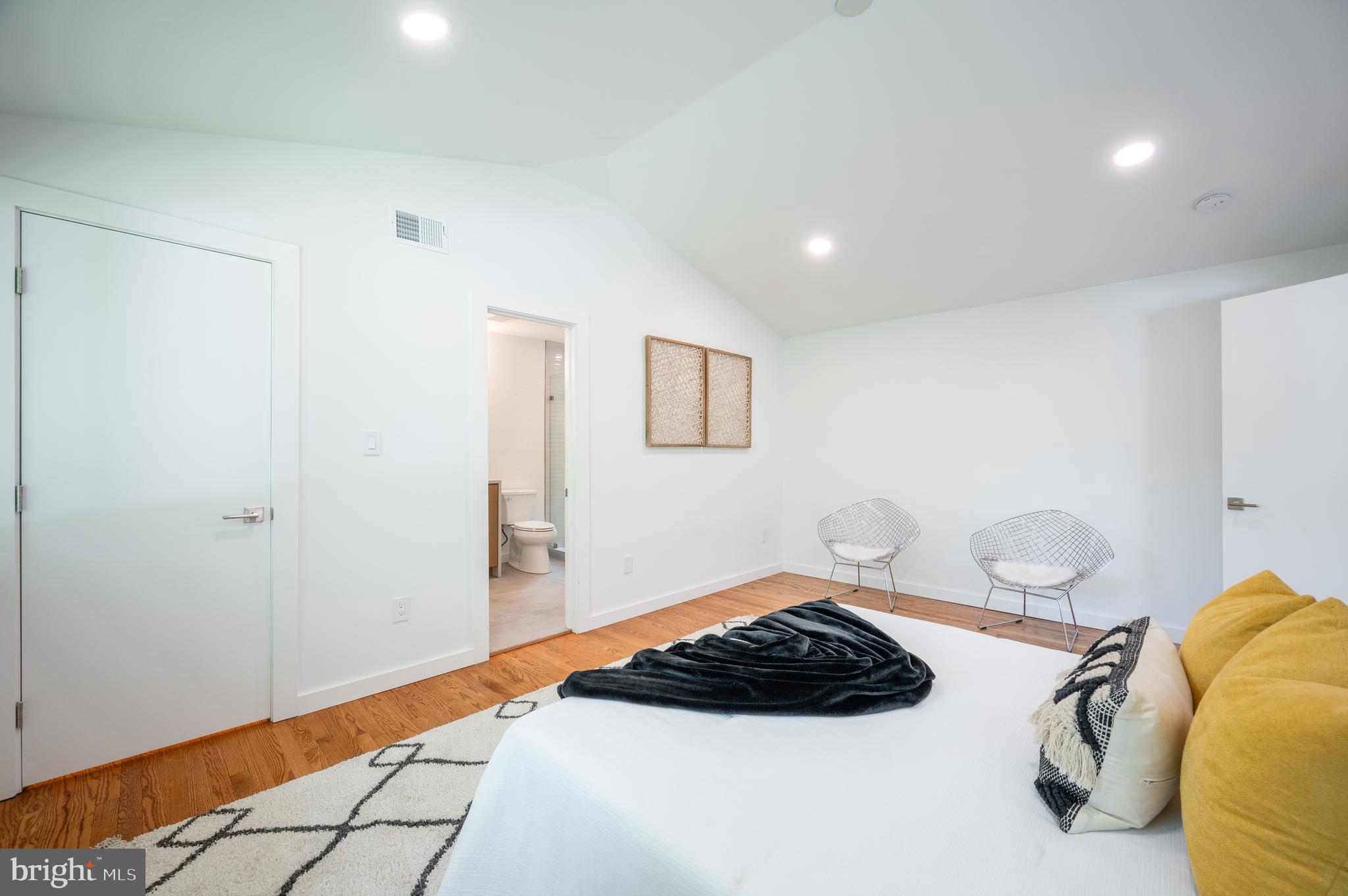 TULIP HILL - Residential