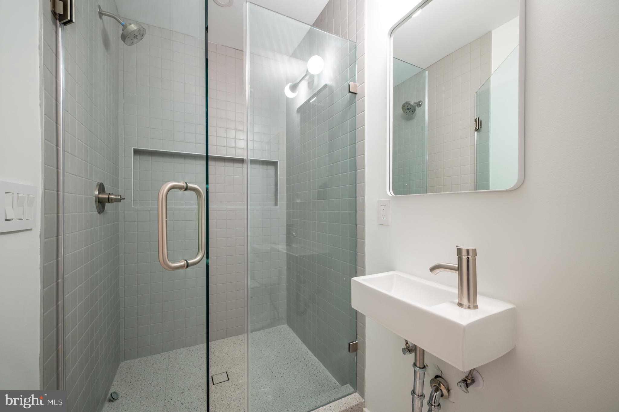 TULIP HILL - Residential