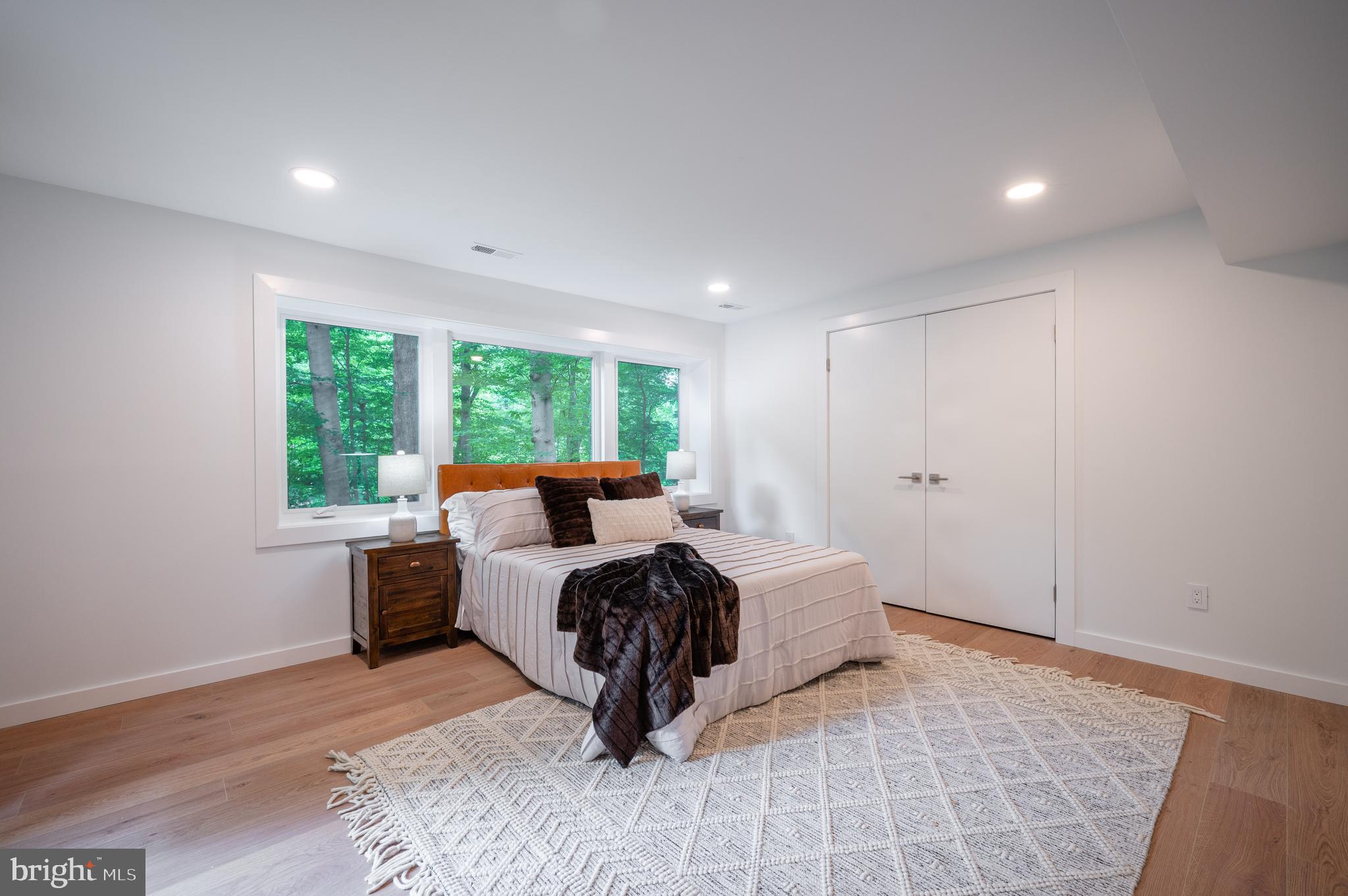 TULIP HILL - Residential