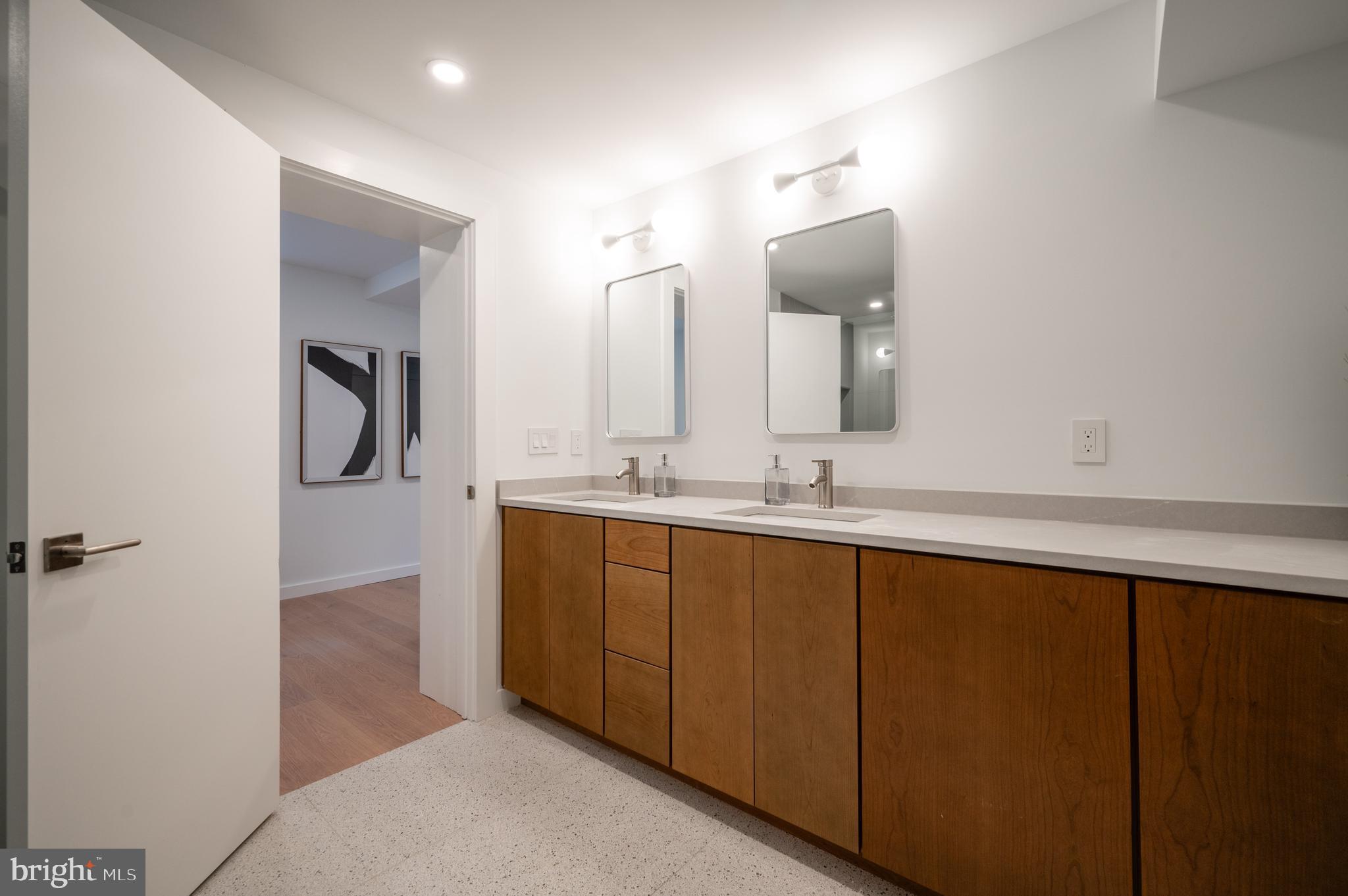 TULIP HILL - Residential