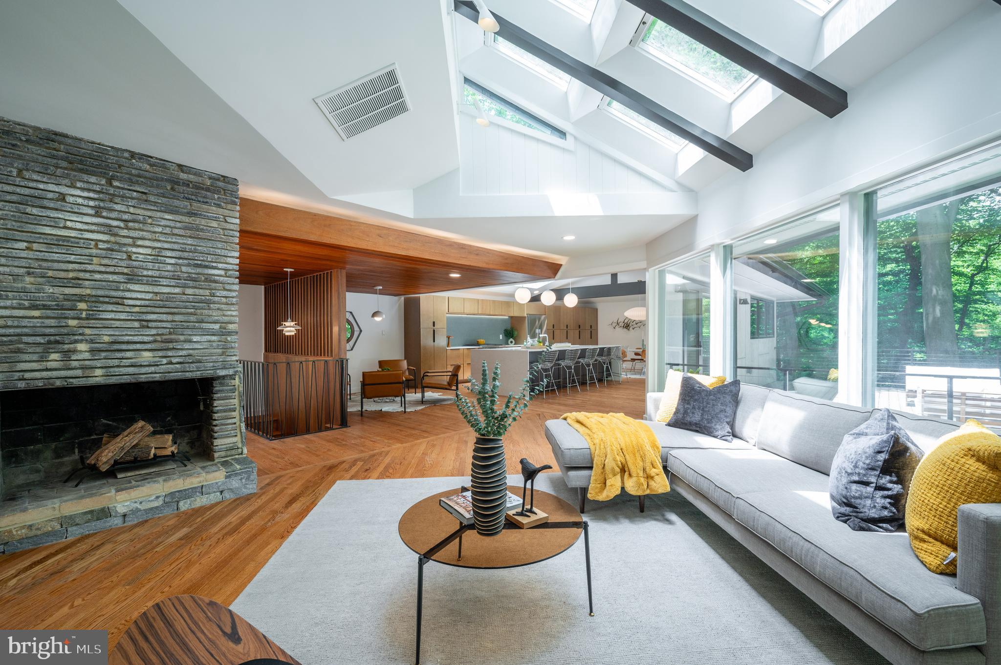 TULIP HILL - Residential