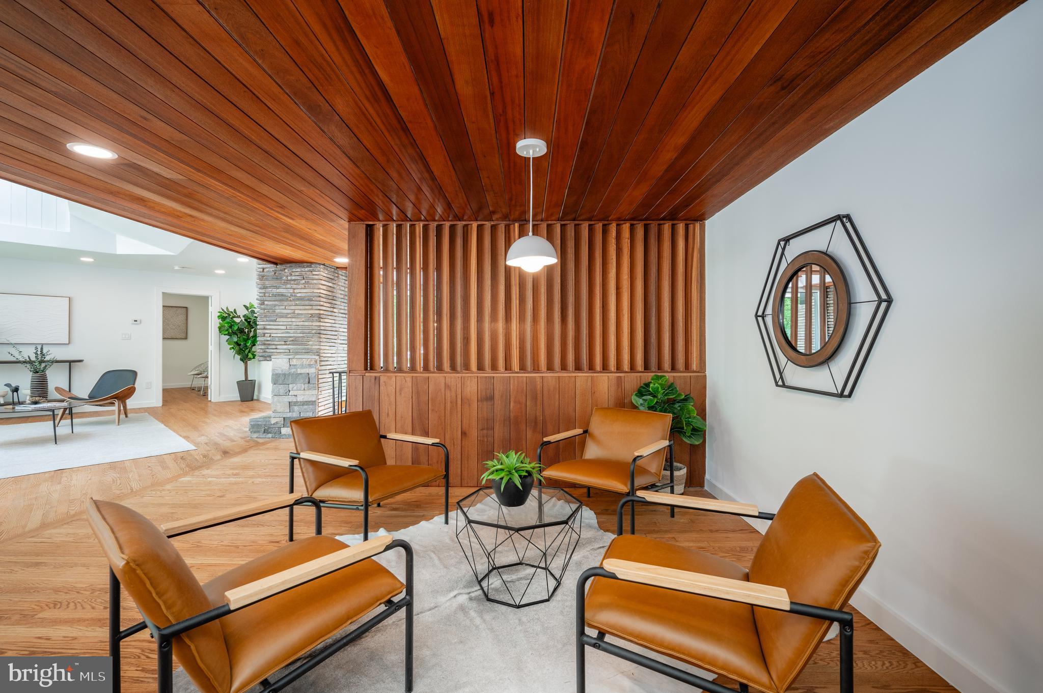 TULIP HILL - Residential