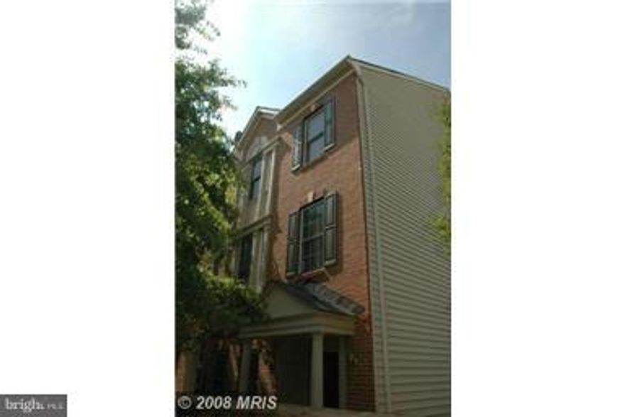 AMAZING OPPORTUNITY - 1 MILE TO DUNN LORING METRO*WALK TO MOSAIC*MINT CONDITION-4-LVL END UNIT TH W/ 2-CAR GAR**HRDWD ON MAIN LVL**OPEN CONCEPT KIT W/GRANITE, SS APPS, & CUSTOM TILE BACKSPLASH**NEW CARPET & FRESH PAINT THROUGHOUT*UPDATED BATHS**PROJECTOR AND SCREEN IN LVNG RM W/ GAS FP**PVT 4TH LVL - 2ND MSTR BDRM W/ EN SUITE BATH & WALL OF CLOSETS**PETS CASE BY CASE-NO CATS**AVAILABLE IMMEDIATELY