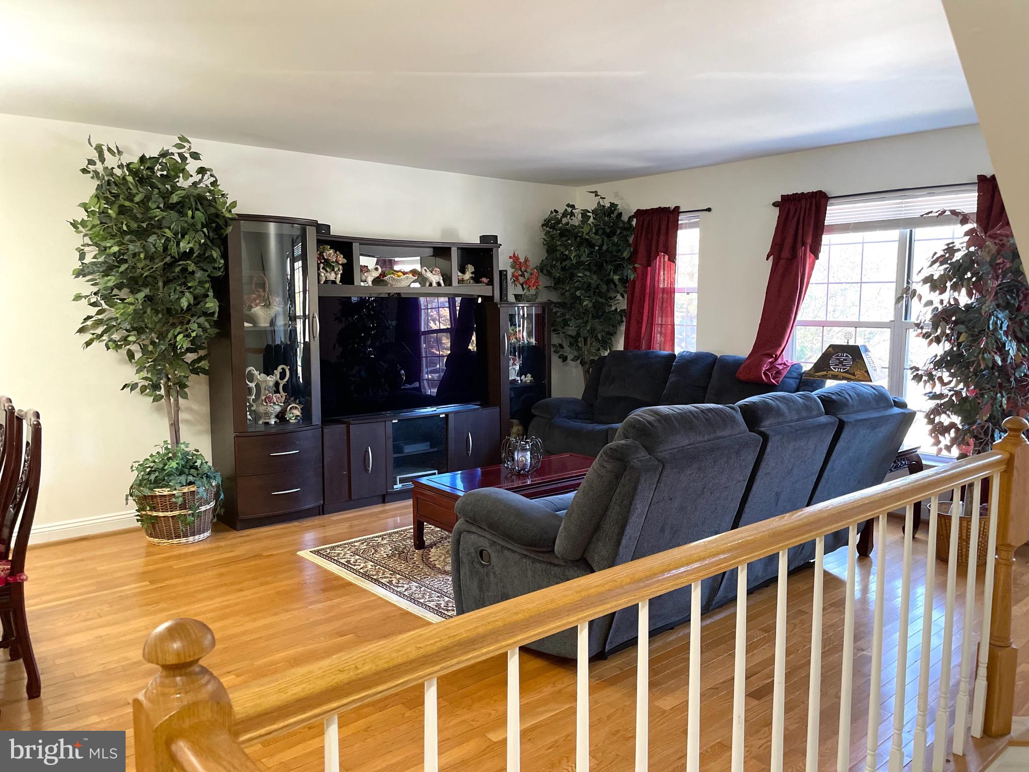 SEVEN OAKS - Residential