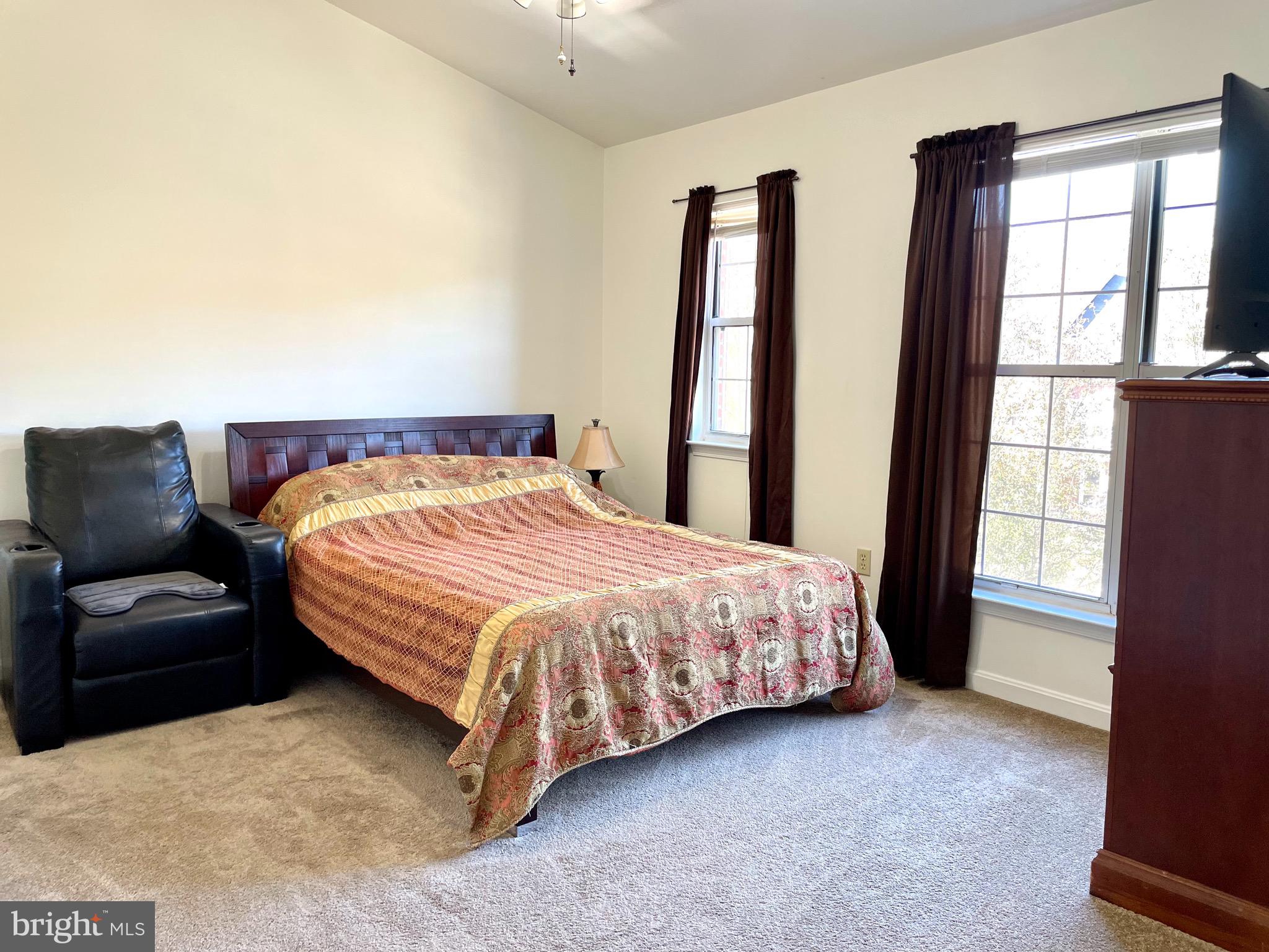 SEVEN OAKS - Residential