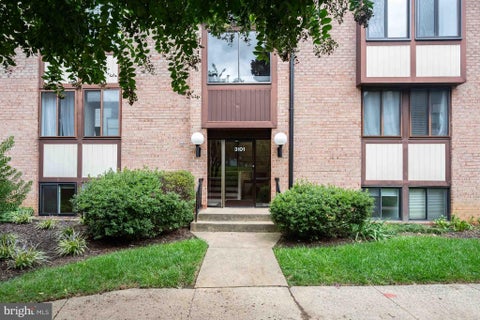 Photo of 3101 Buccaneer Court #1, FAIRFAX, VA 22031 (MLS # VAFX2334542)