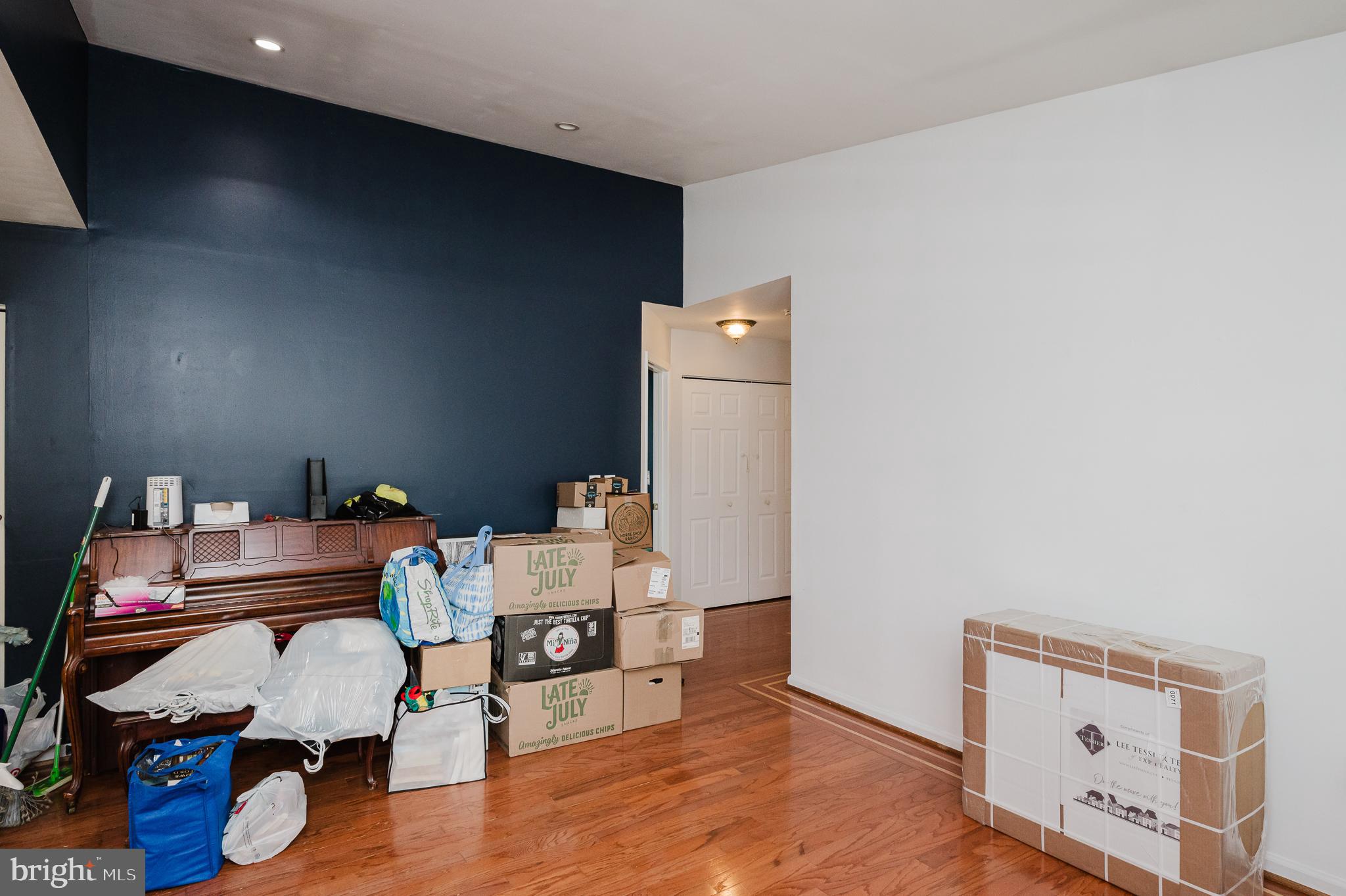 RIVERSIDE - Residential