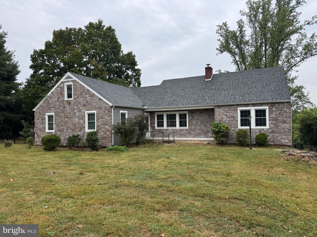 Photo of 2381 Lincoln Way West, CHAMBERSBURG, PA 17202 (MLS # PAFL2030276)