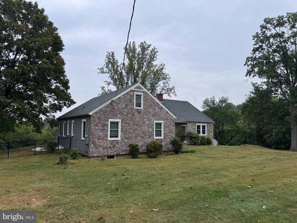Photo of 2381 Lincoln Way West, CHAMBERSBURG, PA 17202 (MLS # PAFL2030276)