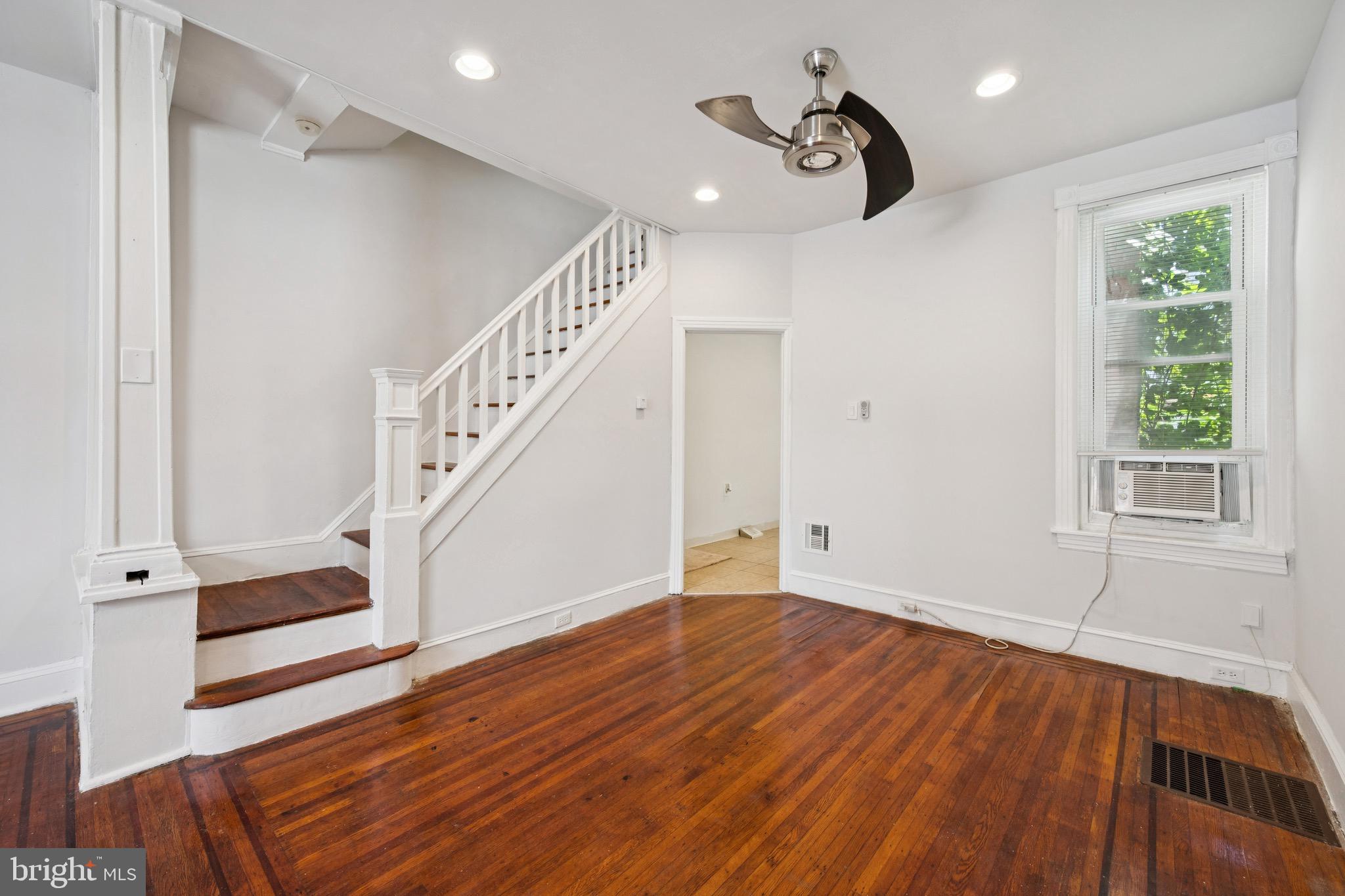 STRAWBERRY MANSION - Residential