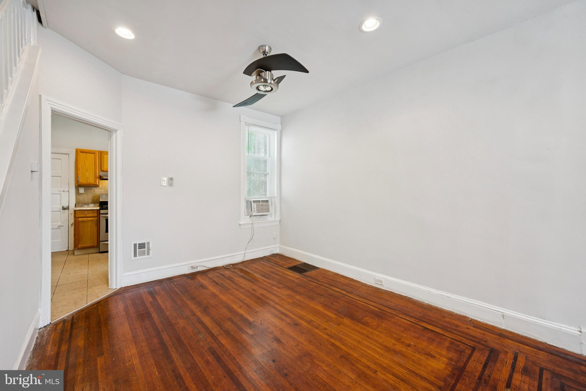 STRAWBERRY MANSION - Residential