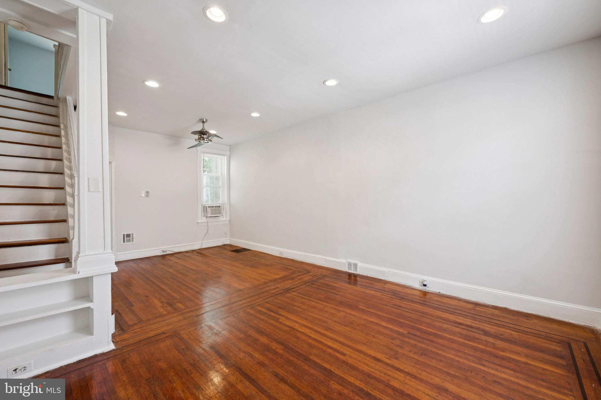 STRAWBERRY MANSION - Residential