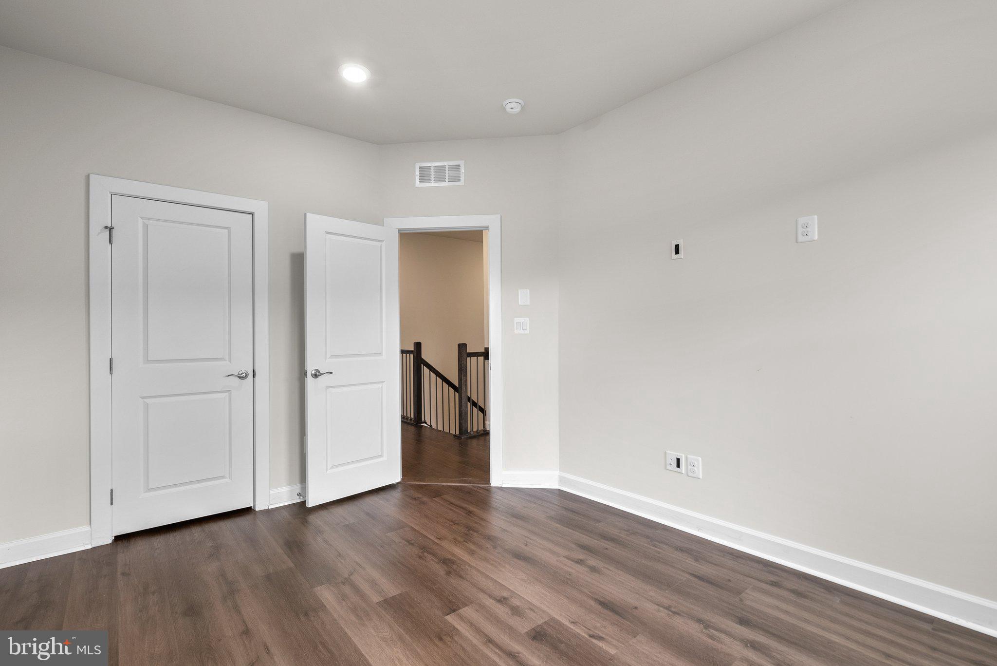 METRO ROW - Residential Lease