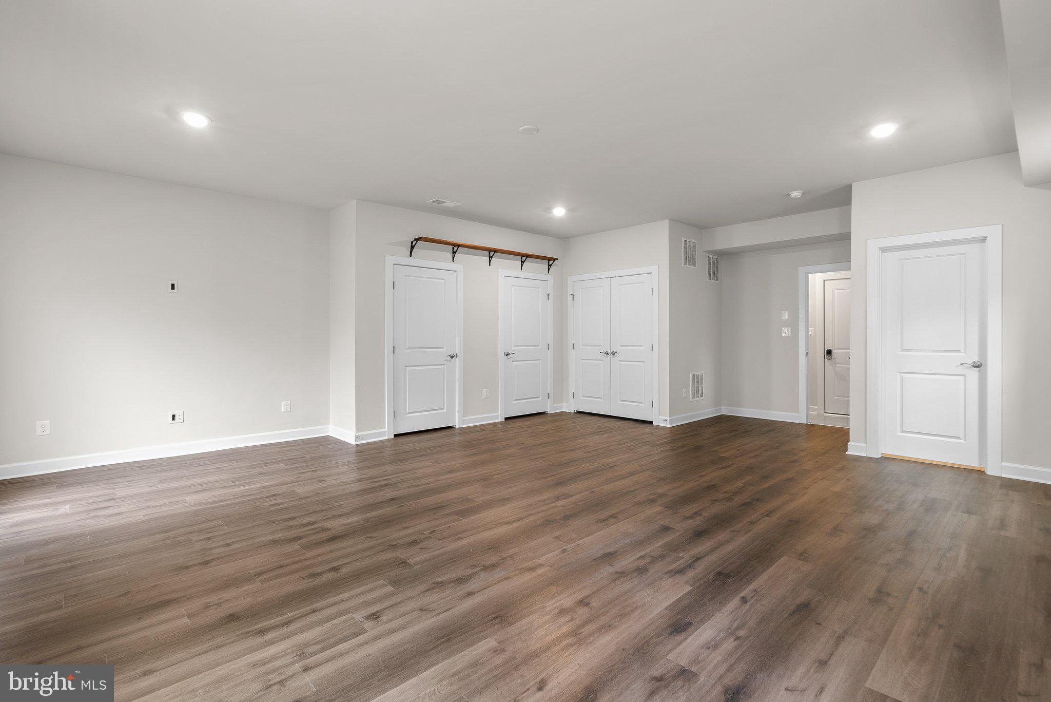 METRO ROW - Residential Lease