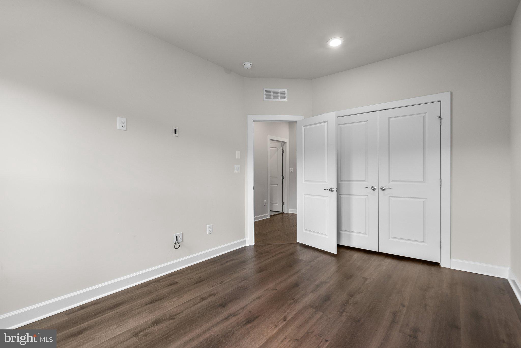 METRO ROW - Residential Lease