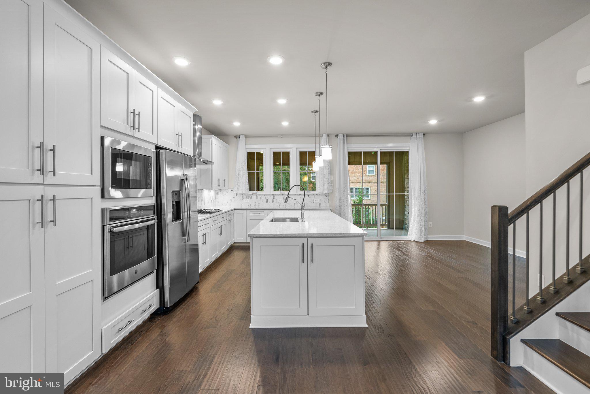 METRO ROW - Residential Lease