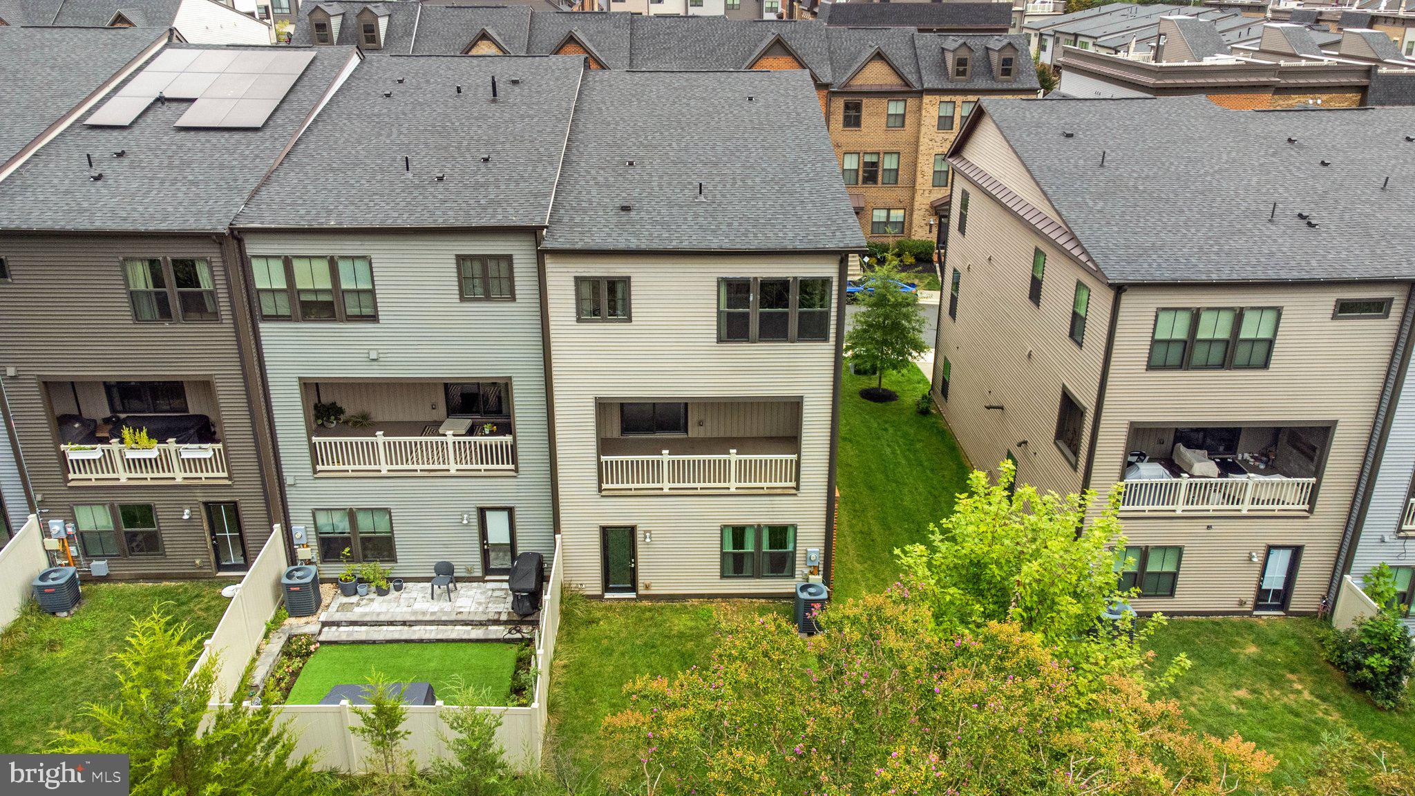 METRO ROW - Residential Lease