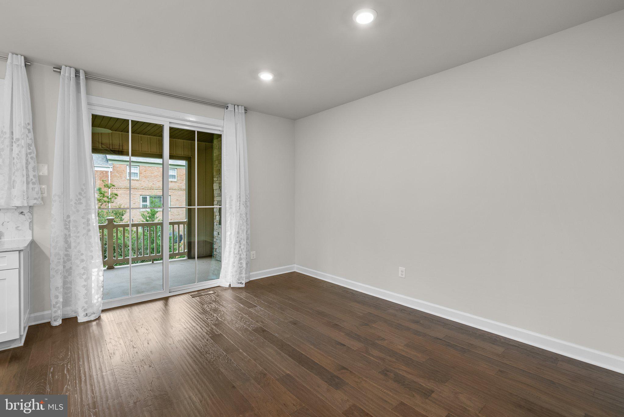 METRO ROW - Residential Lease