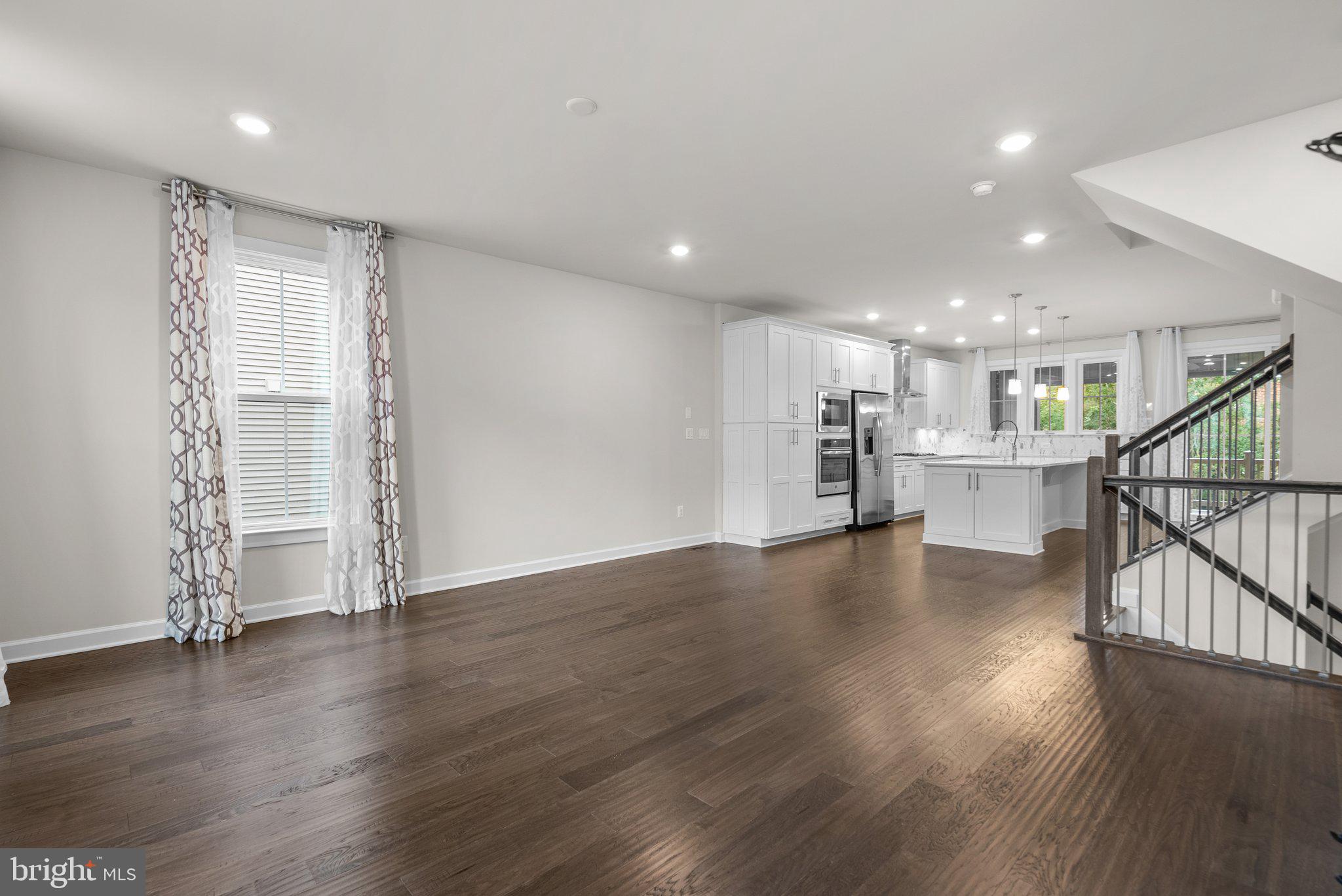 METRO ROW - Residential Lease