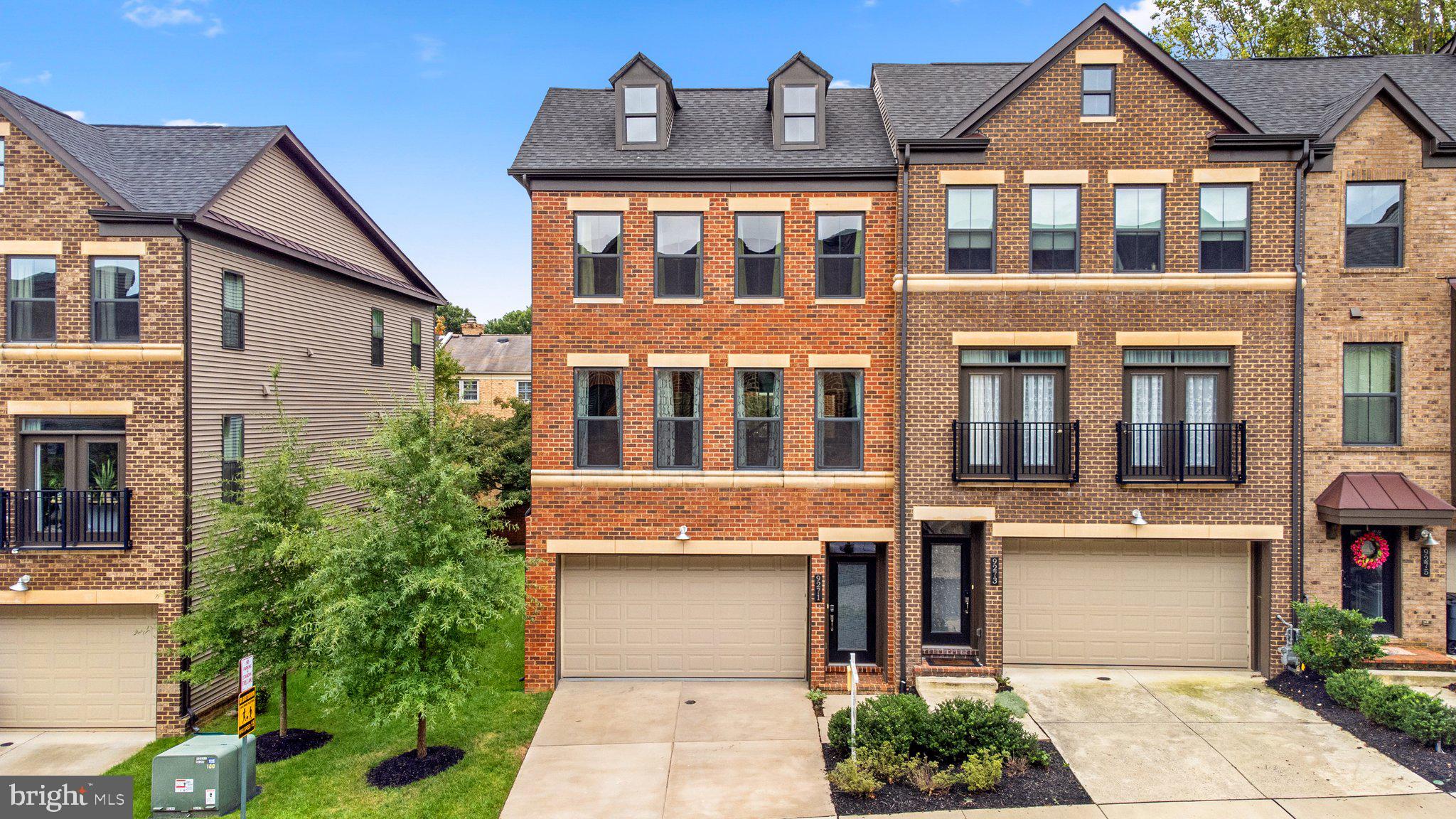 METRO ROW - Residential Lease