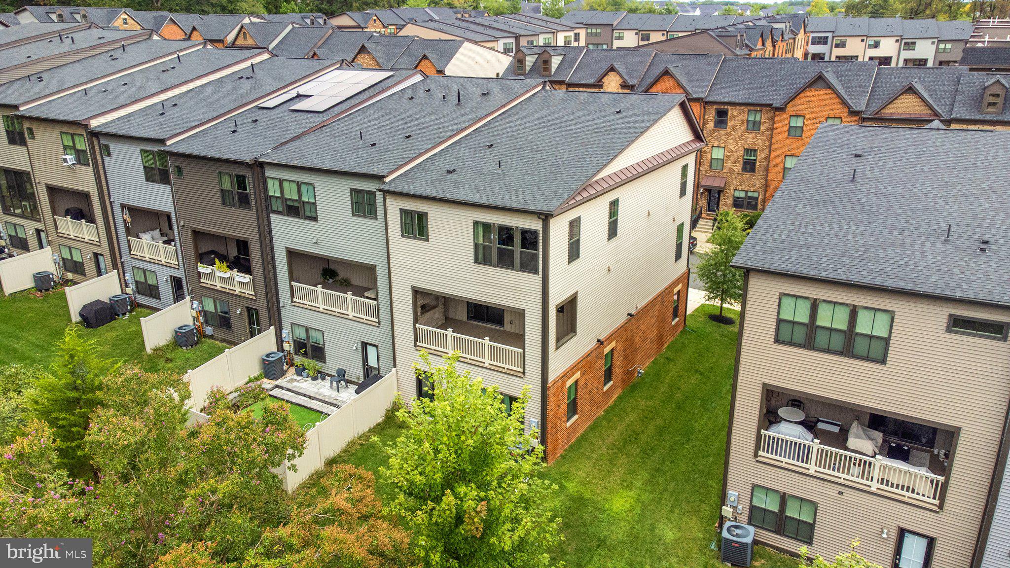 METRO ROW - Residential Lease