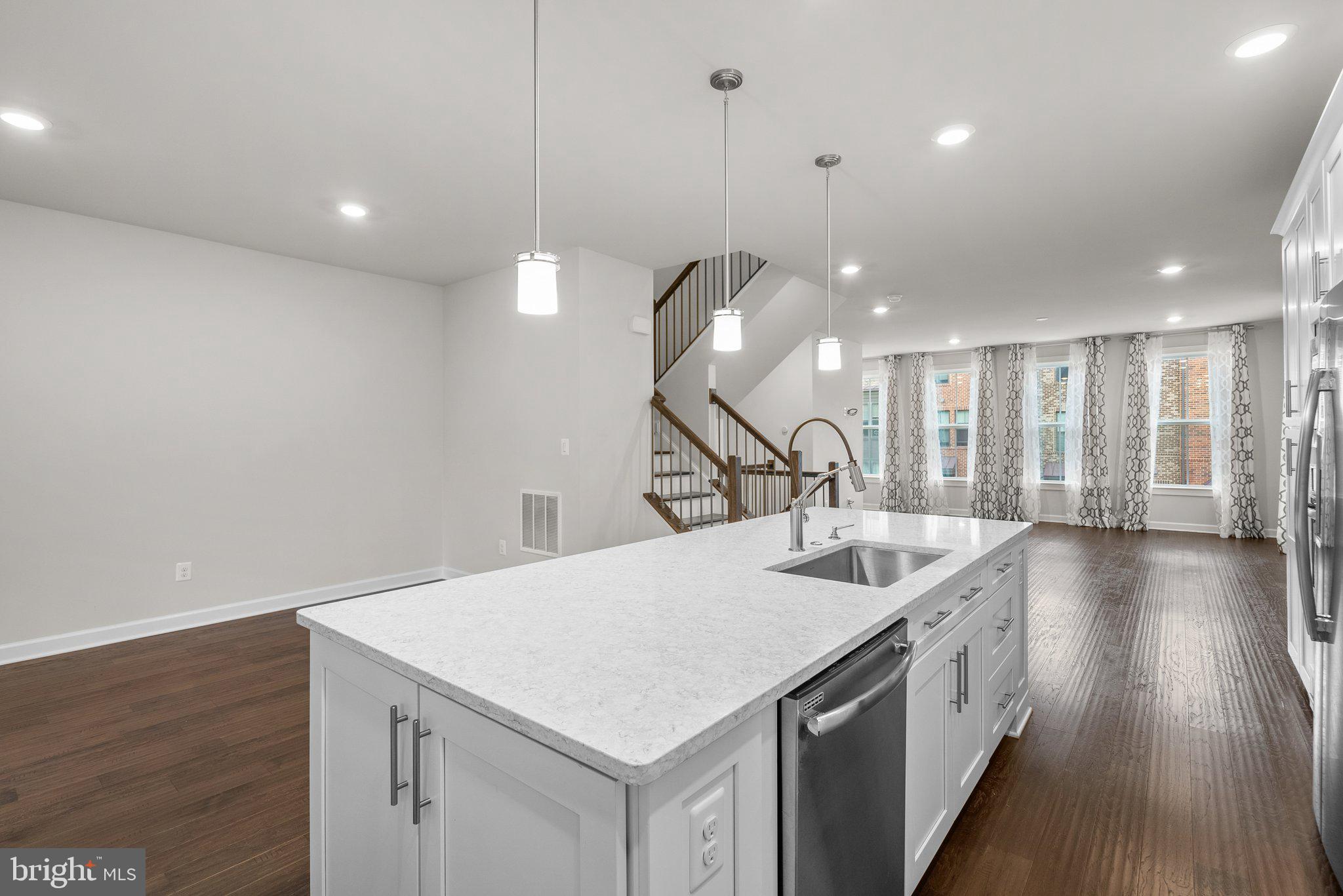 METRO ROW - Residential Lease