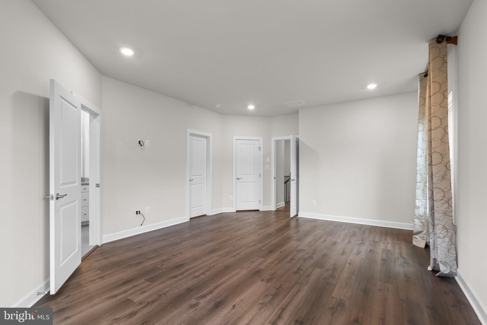 METRO ROW - Residential Lease