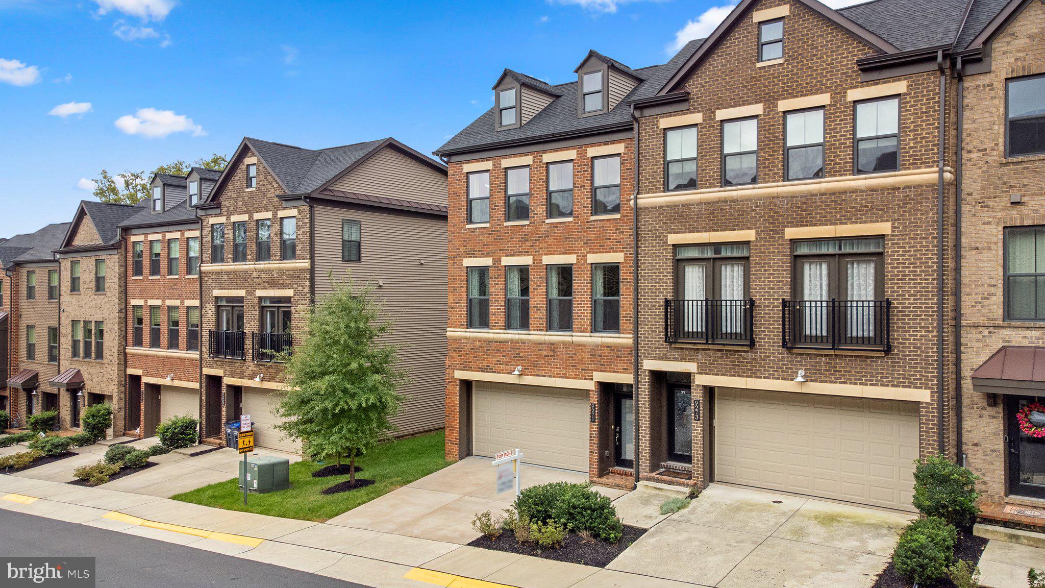 METRO ROW - Residential Lease