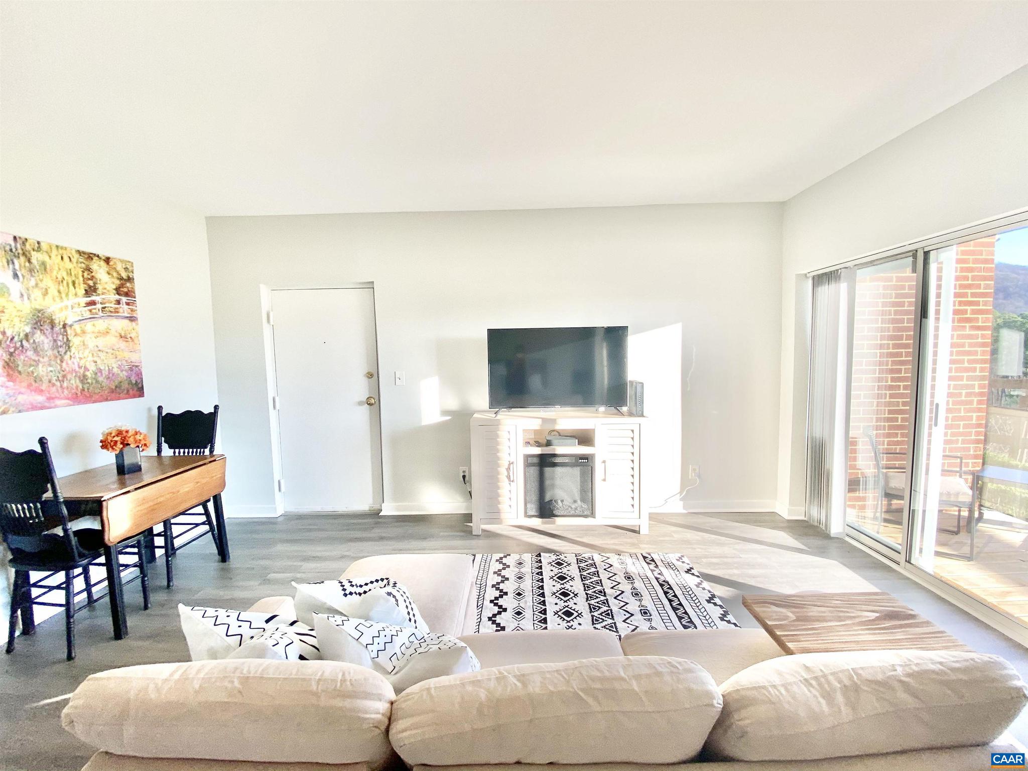 MONTICELLO OVERLOOK CONDOMINIUMS - Residential Lease