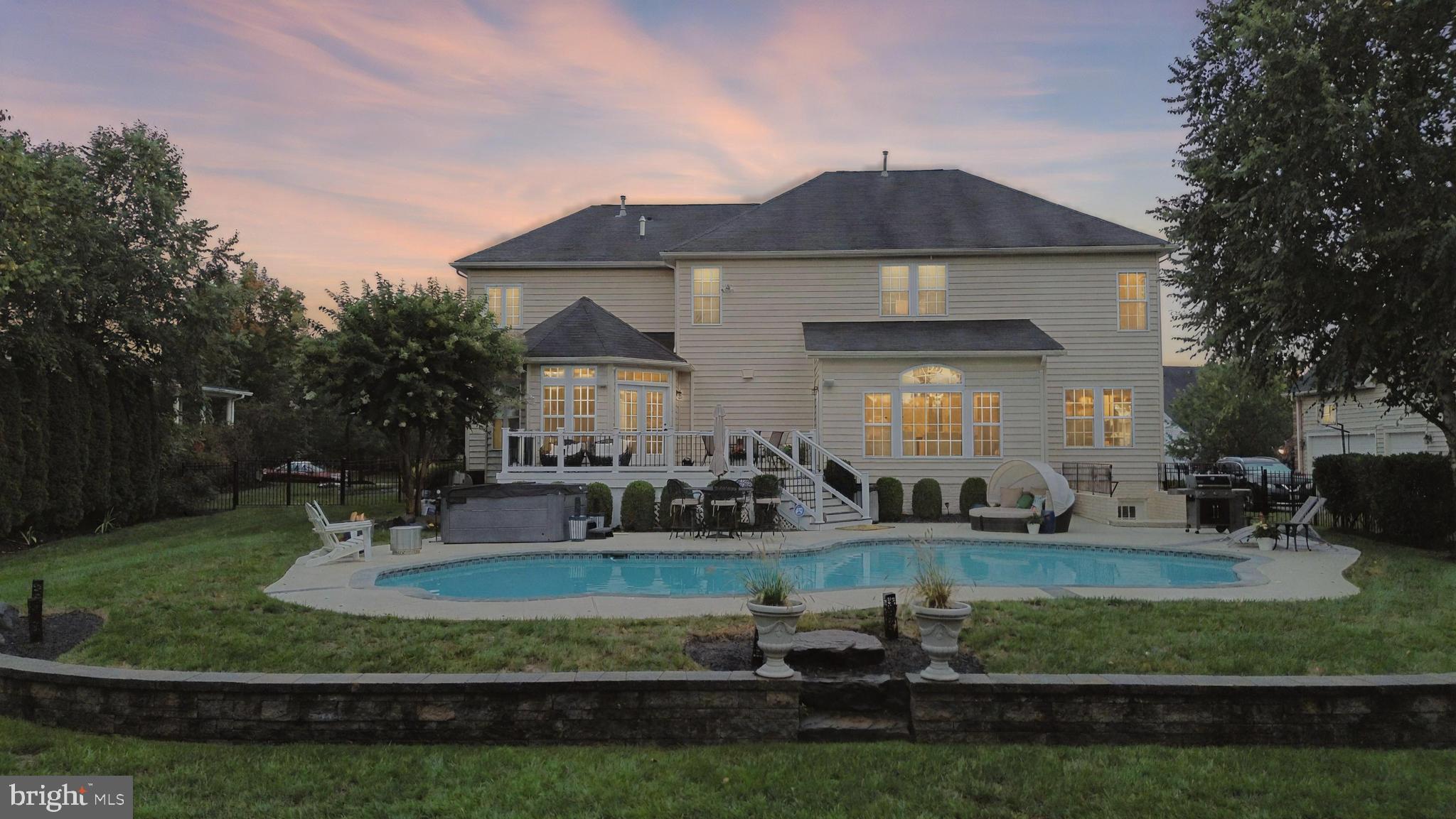 VILLAGE OF WAXPOOL - Residential