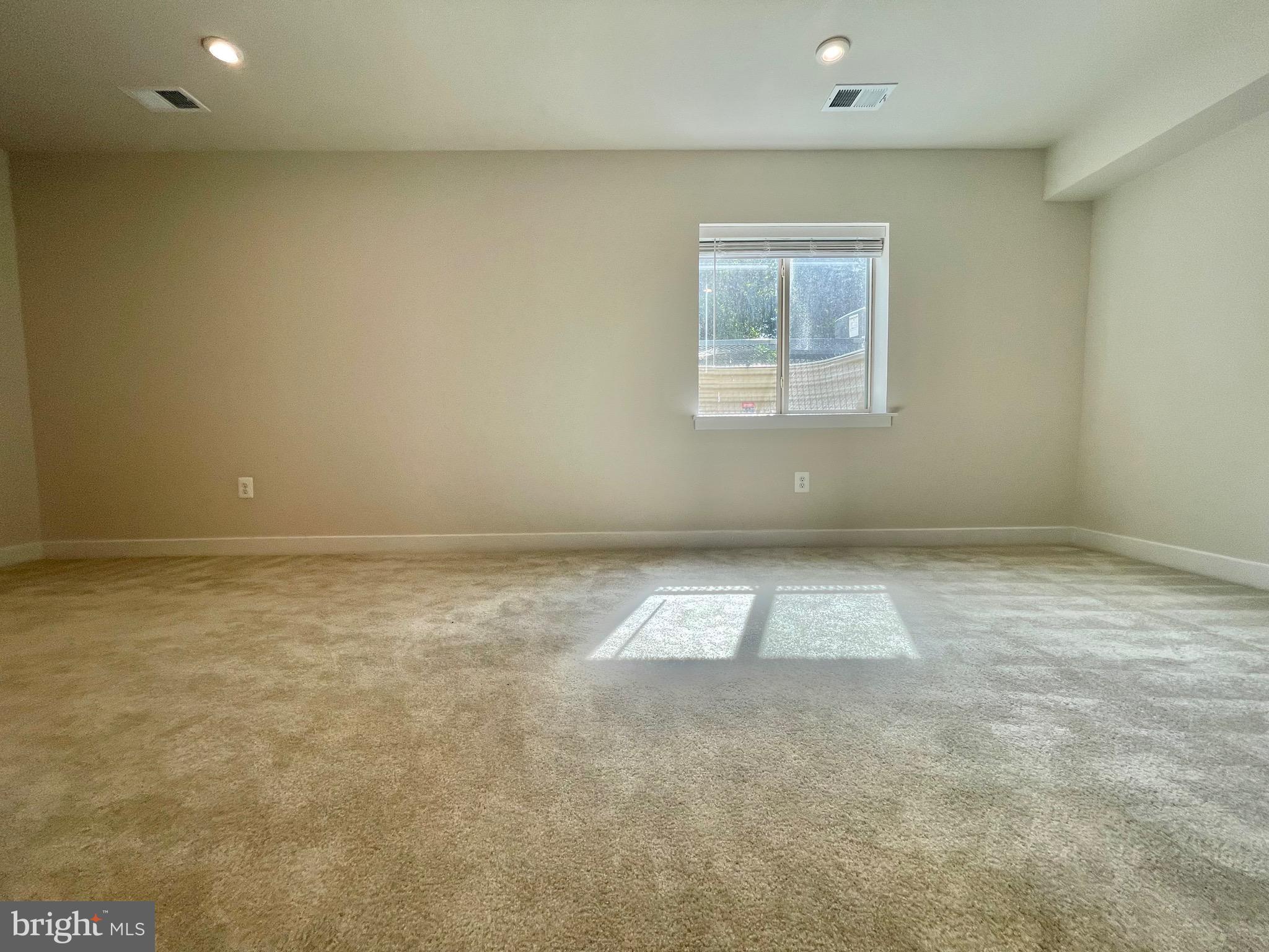 MONTGOMERY VILLAGE - Residential Lease