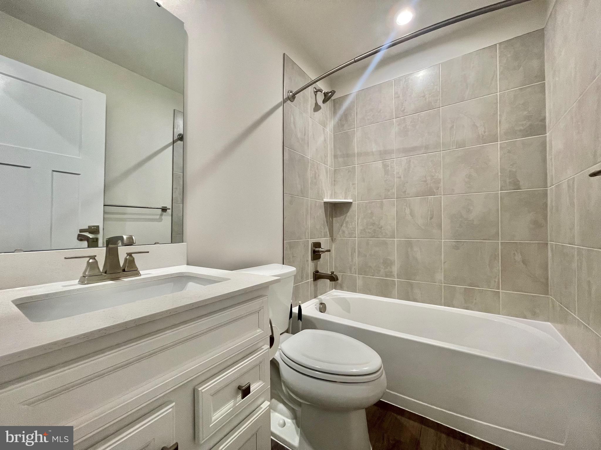 MONTGOMERY VILLAGE - Residential Lease