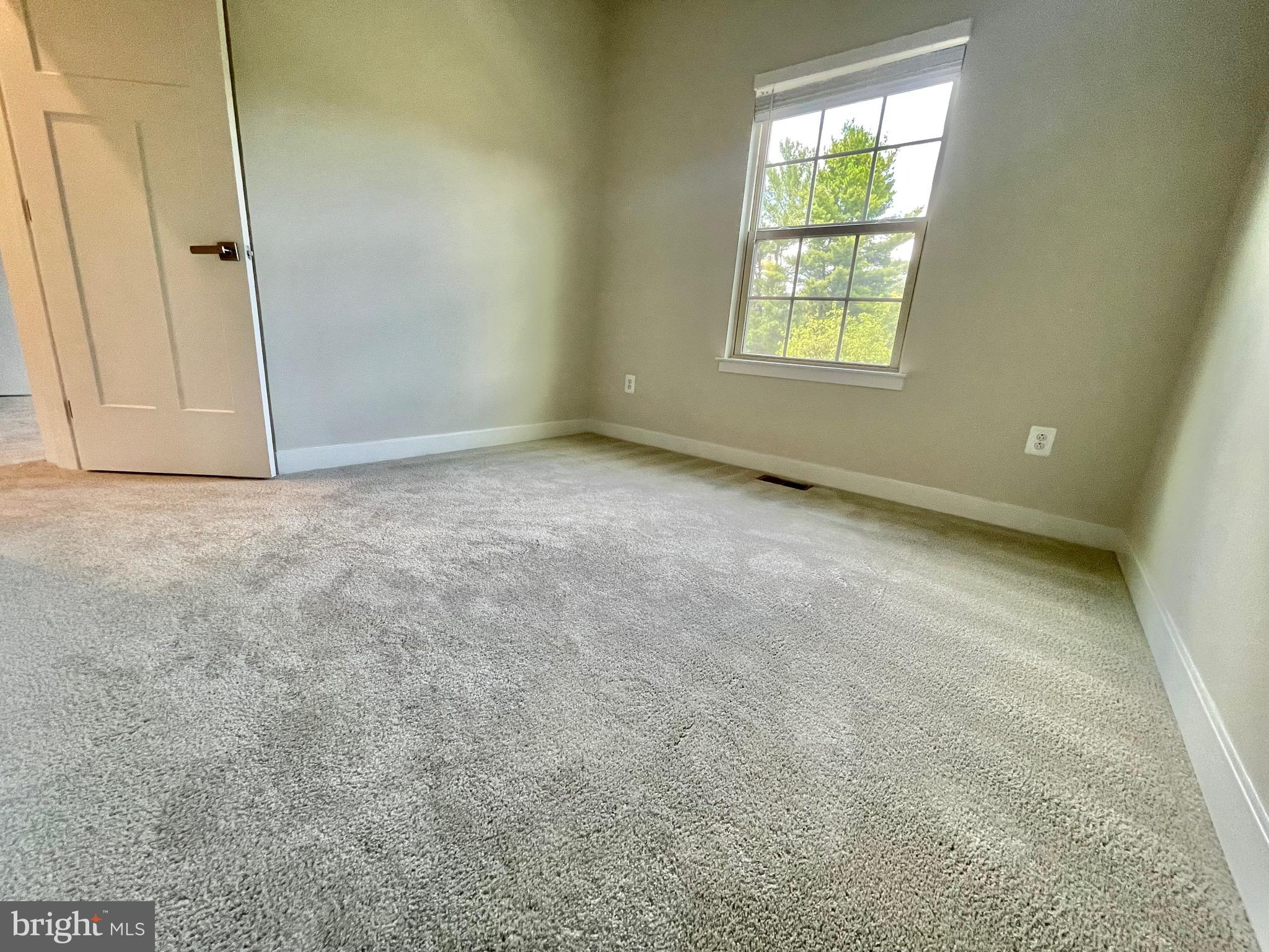 MONTGOMERY VILLAGE - Residential Lease