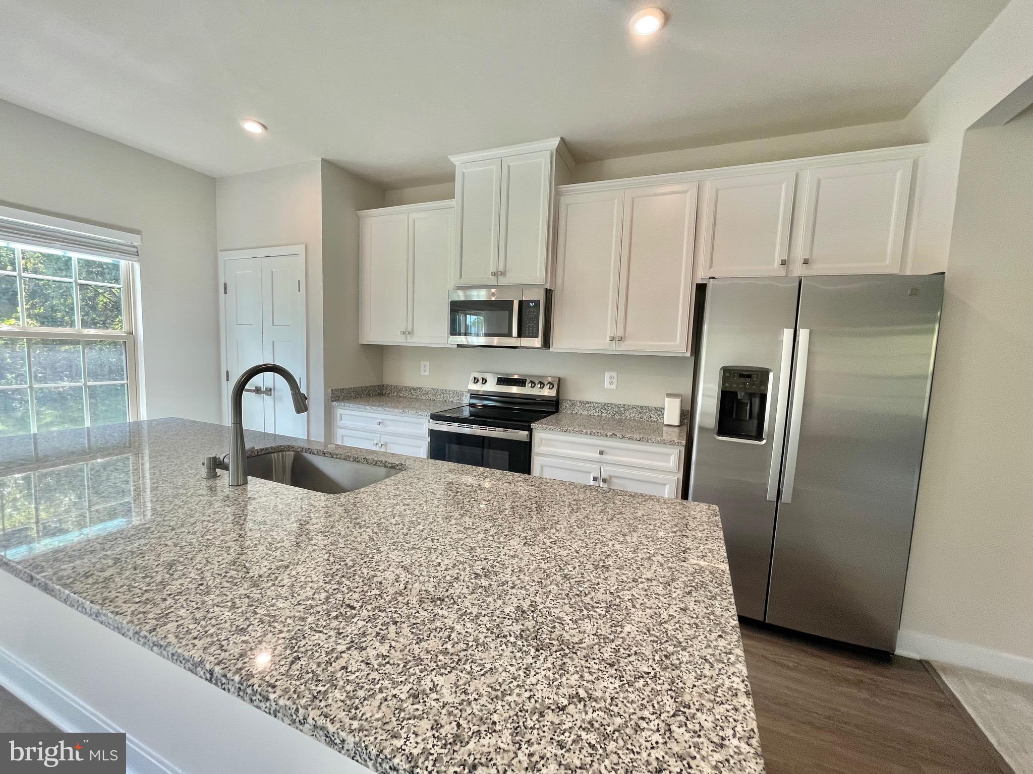 MONTGOMERY VILLAGE - Residential Lease