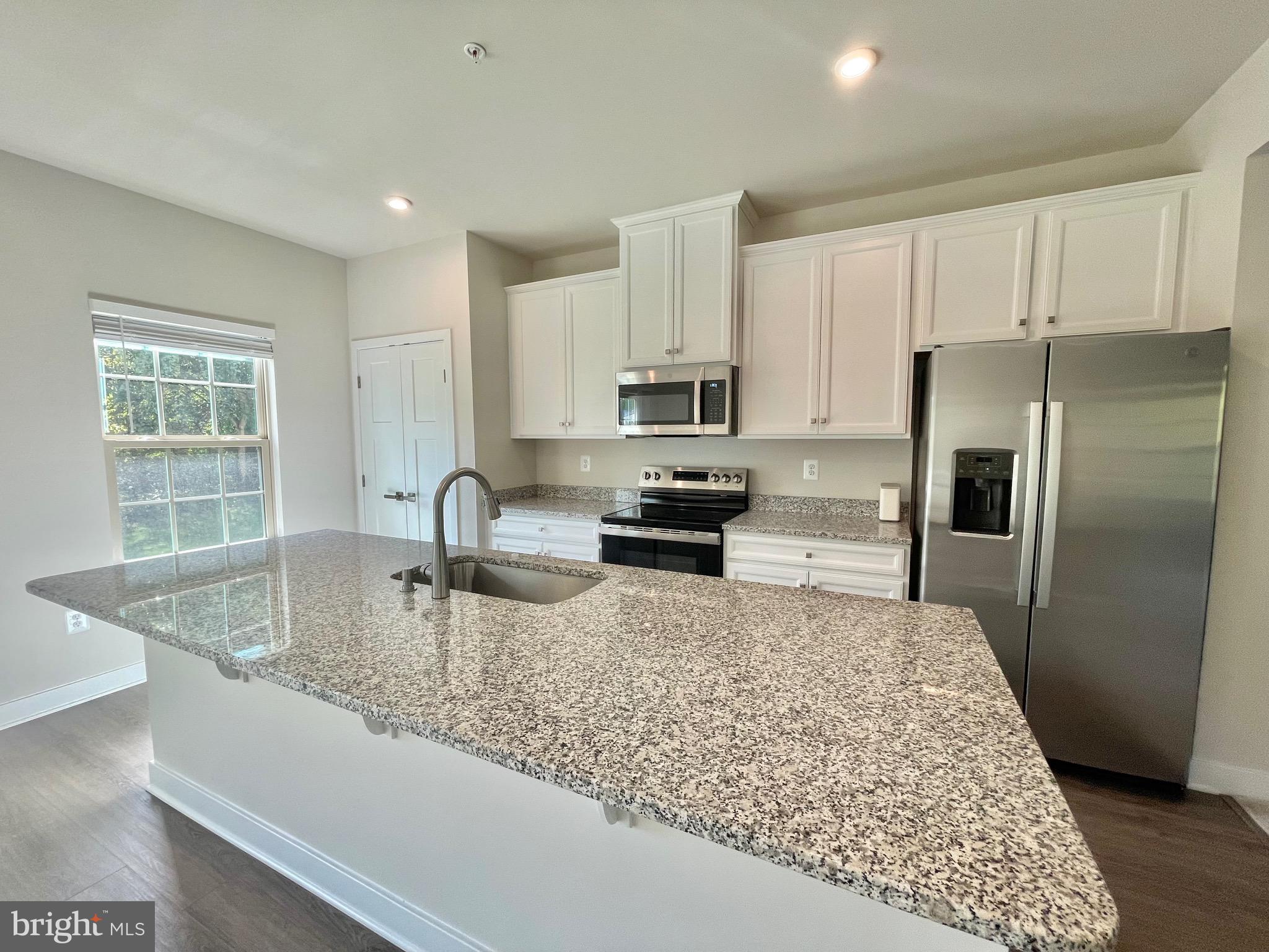 MONTGOMERY VILLAGE - Residential Lease