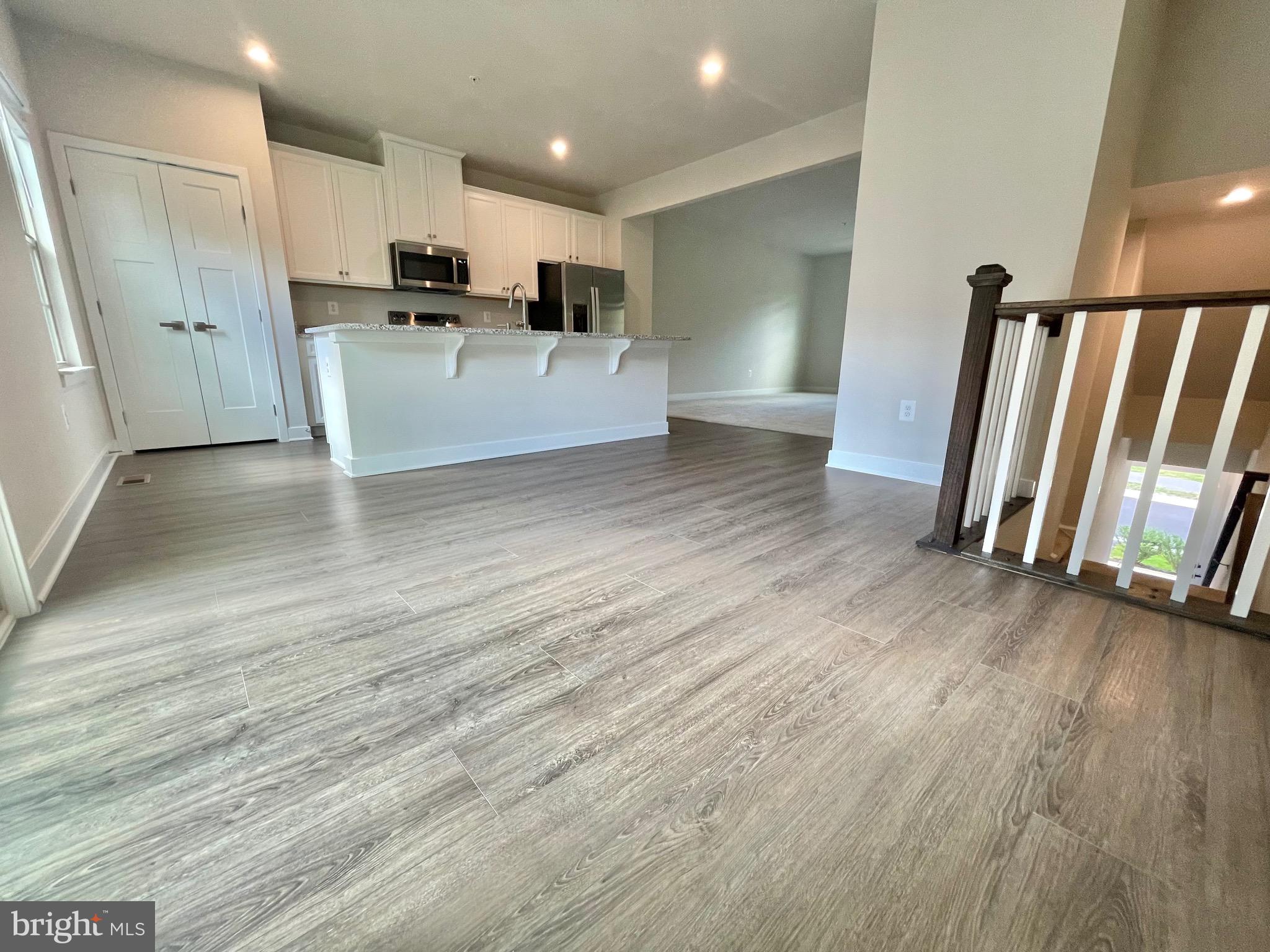 MONTGOMERY VILLAGE - Residential Lease